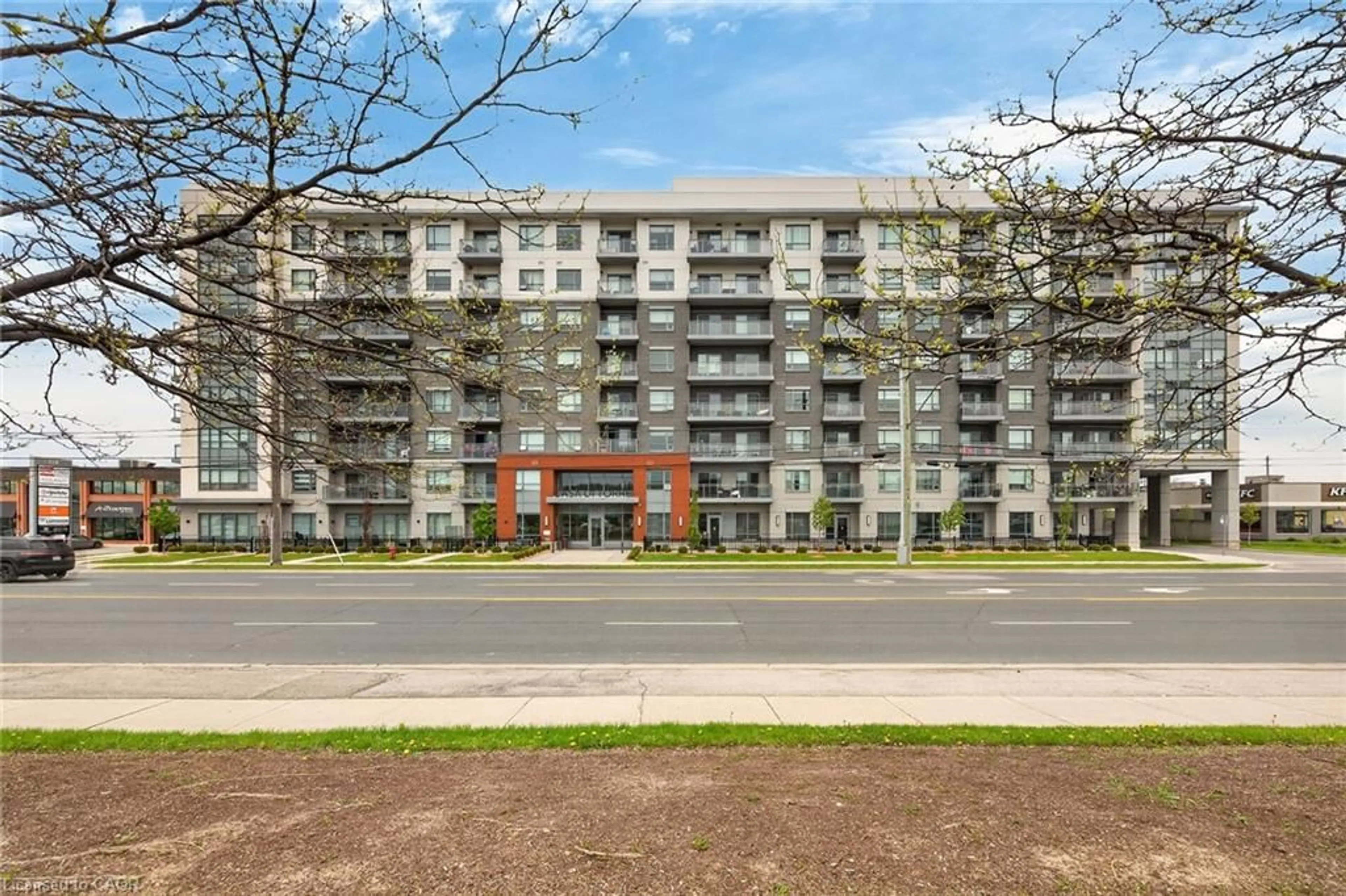 Patio, building for 121 Highway 8 #306, Hamilton Ontario L8G 0A3