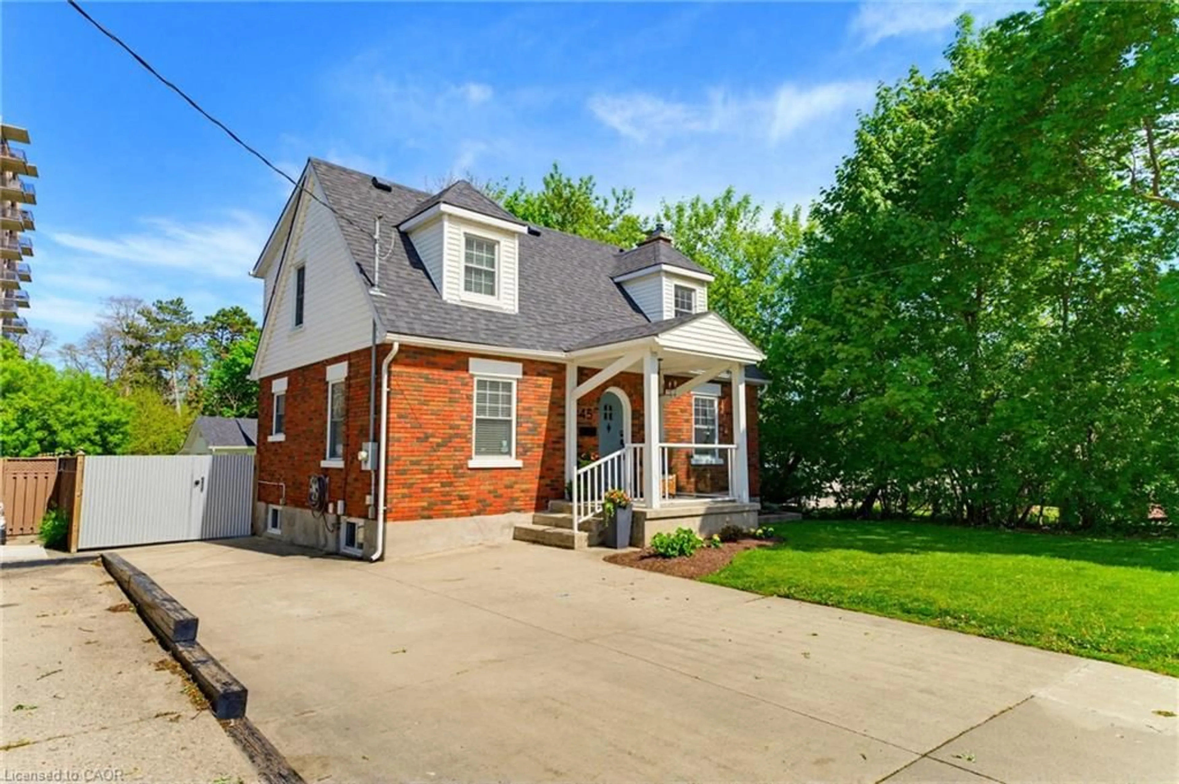 Home with brick exterior material, street for 45 Middleton St, Cambridge Ontario N1S 2R2