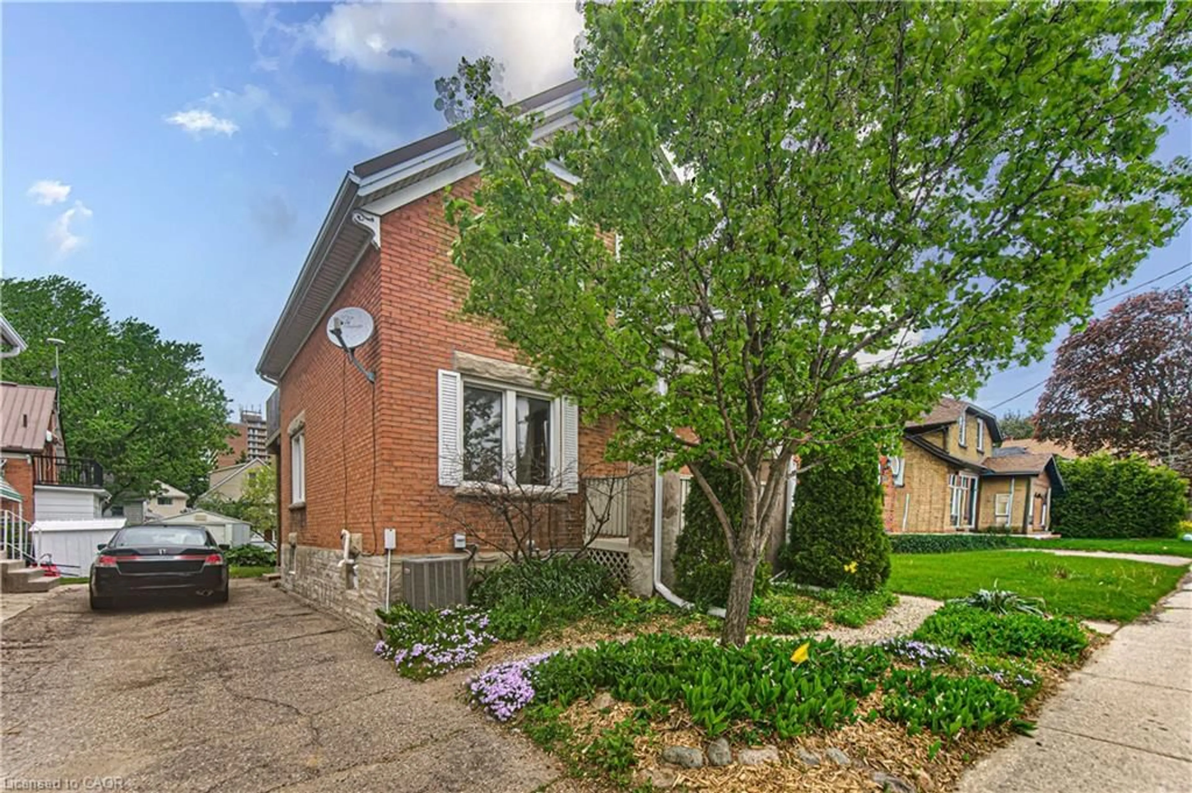 Home with brick exterior material, street for 156 Glasgow St, Kitchener Ontario N2G 2G9