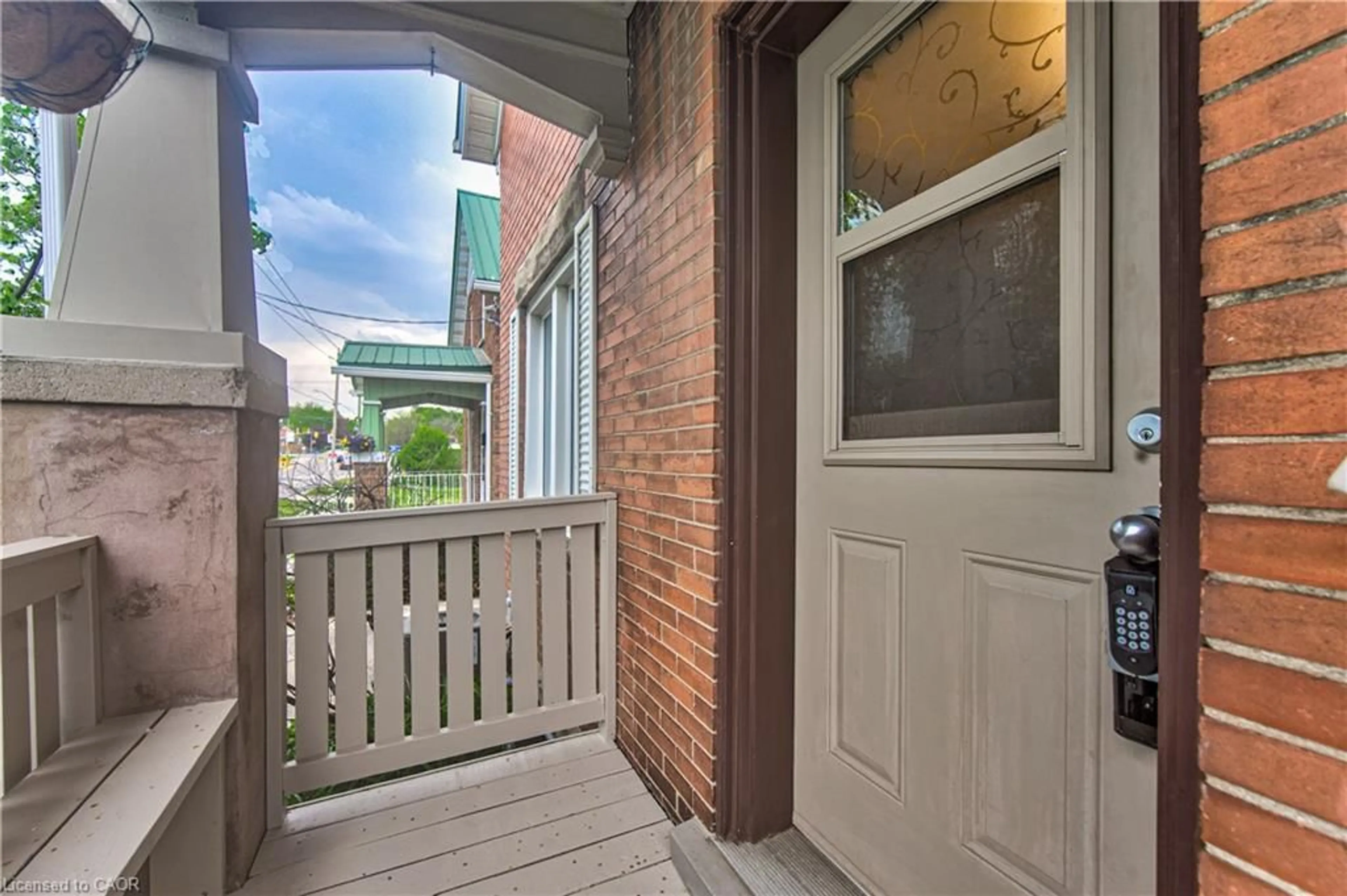 Indoor entryway for 156 Glasgow St, Kitchener Ontario N2G 2G9