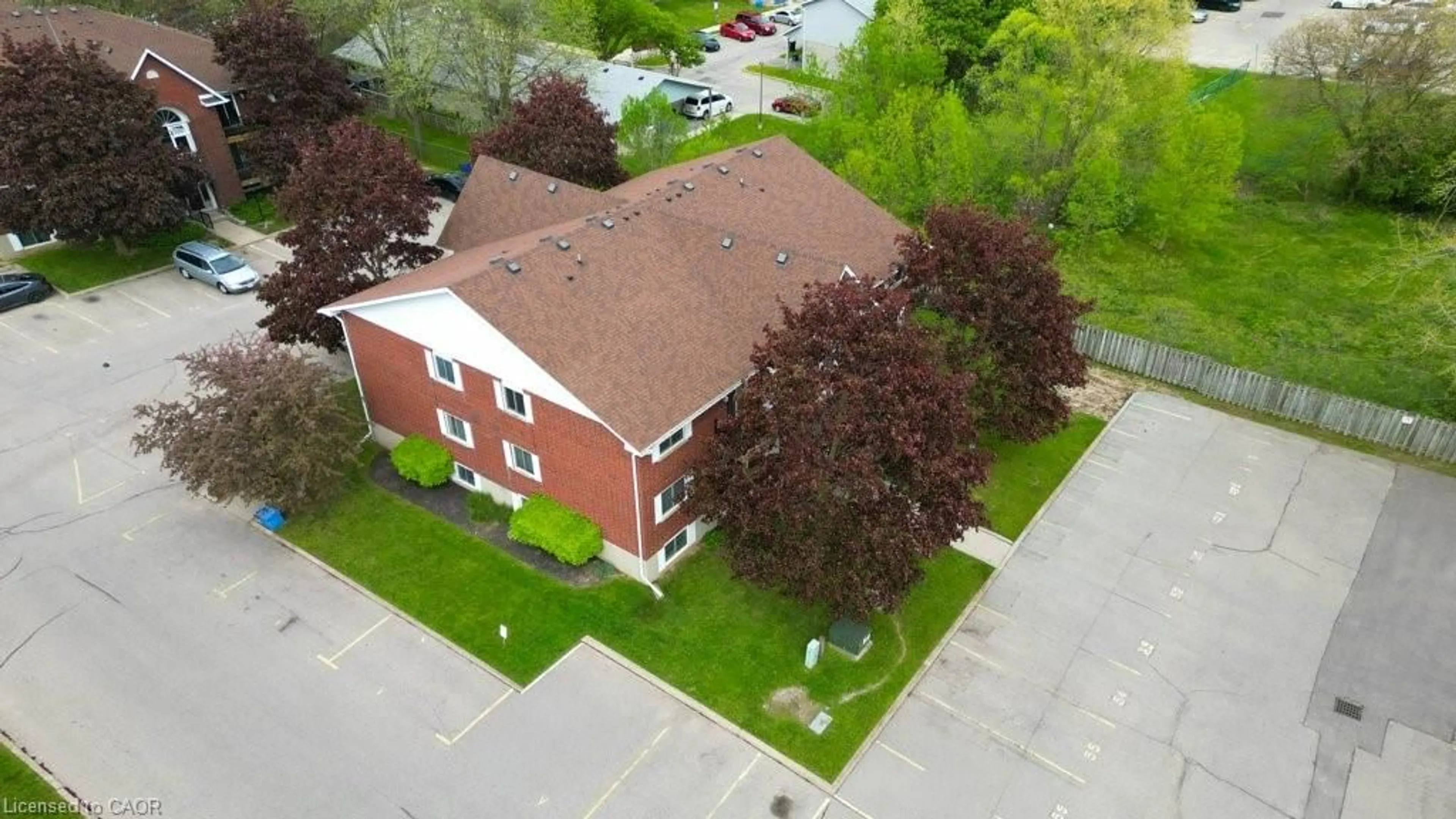 A pic from outside/outdoor area/front of a property/back of a property/a pic from drone, building for 565 Greenfield Ave #212, Kitchener Ontario N2C 2P3