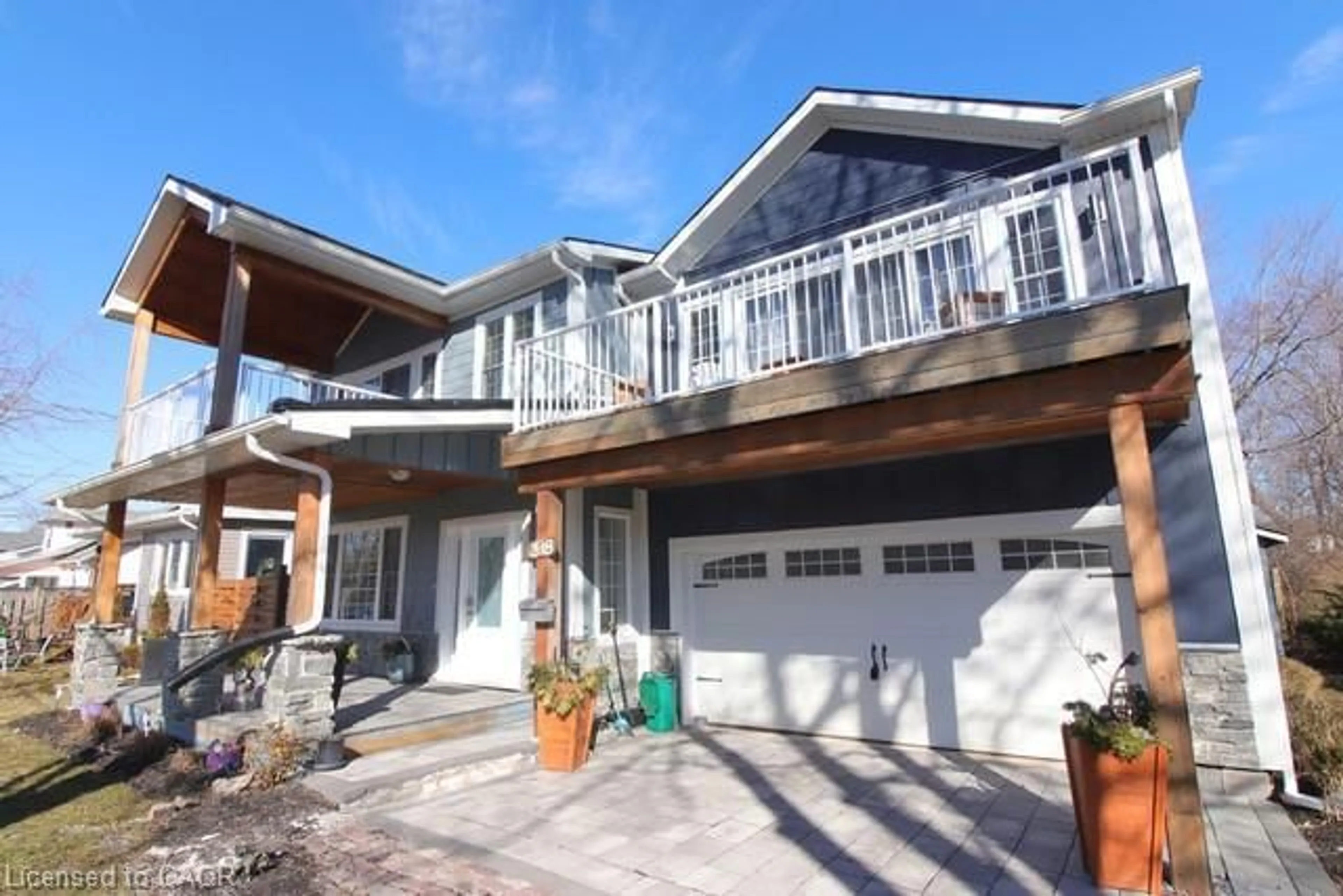Home with vinyl exterior material, street for 318 Beachview Ave, Fort Erie Ontario L2A 4L7