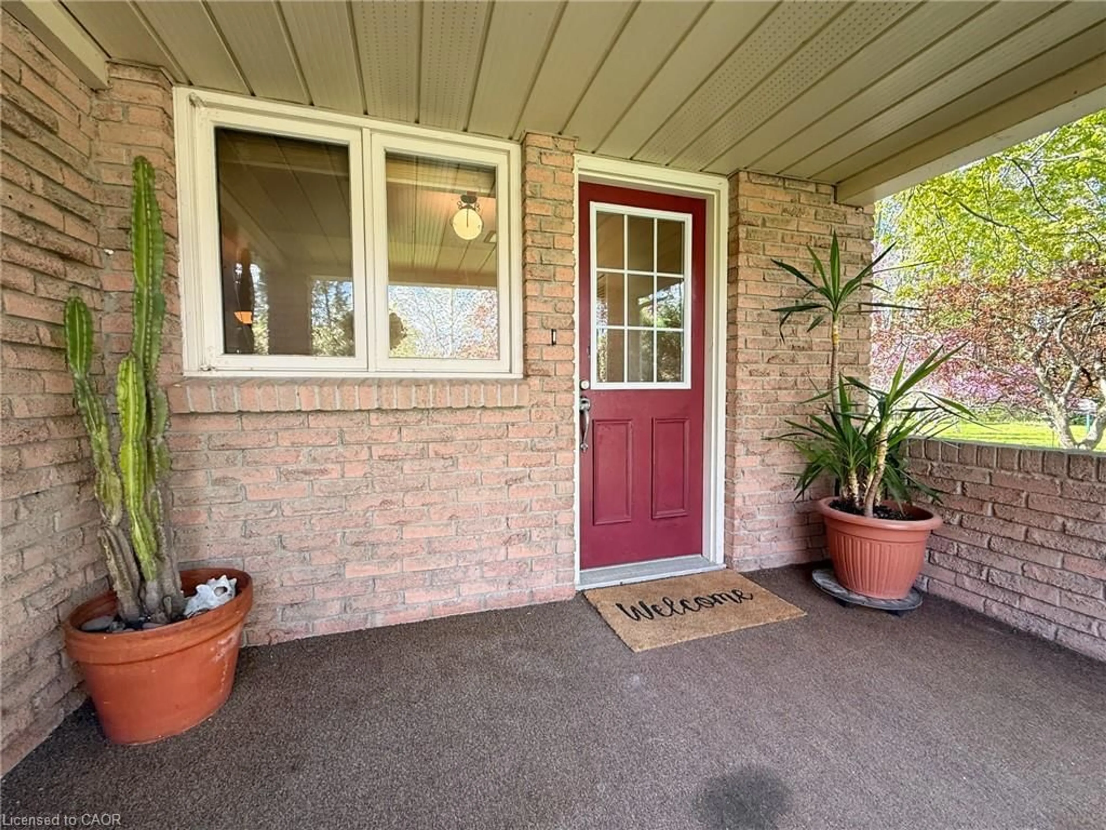 Indoor entryway for 192 Queen St, St. Williams Ontario N0E 1P0