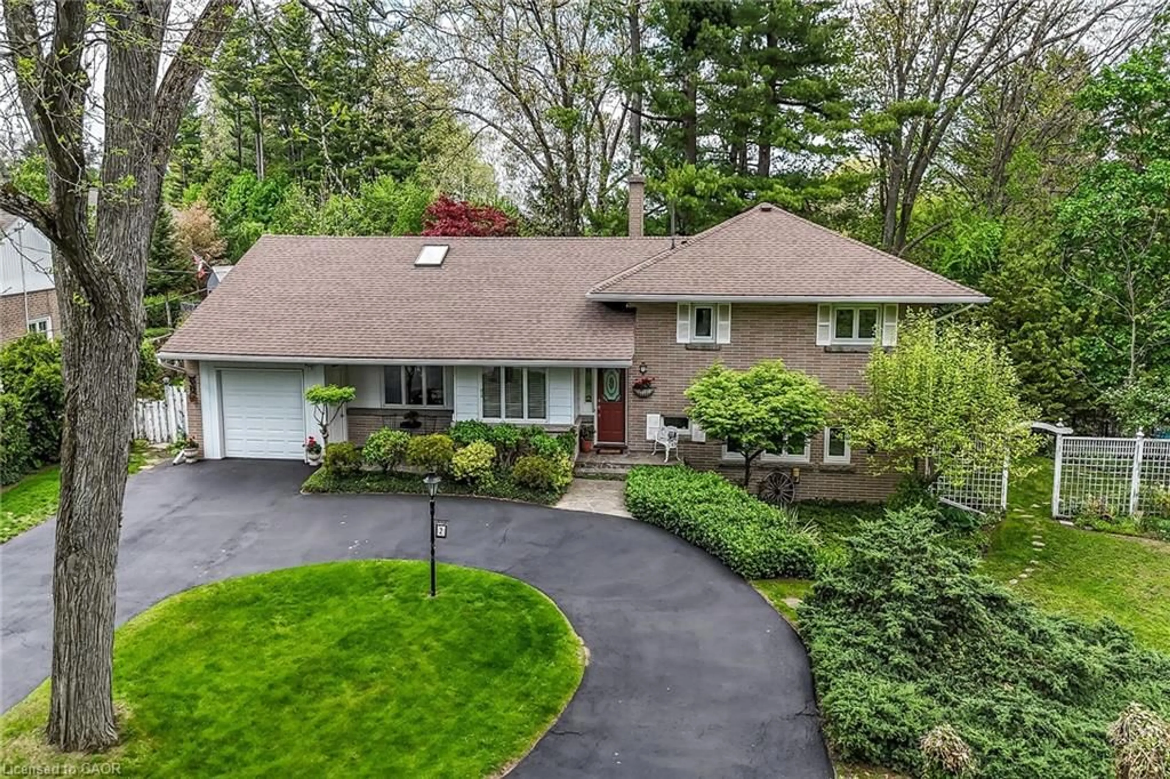 A pic from outside/outdoor area/front of a property/back of a property/a pic from drone, street for 2 Summit Cir, Simcoe Ontario N3Y 3K8