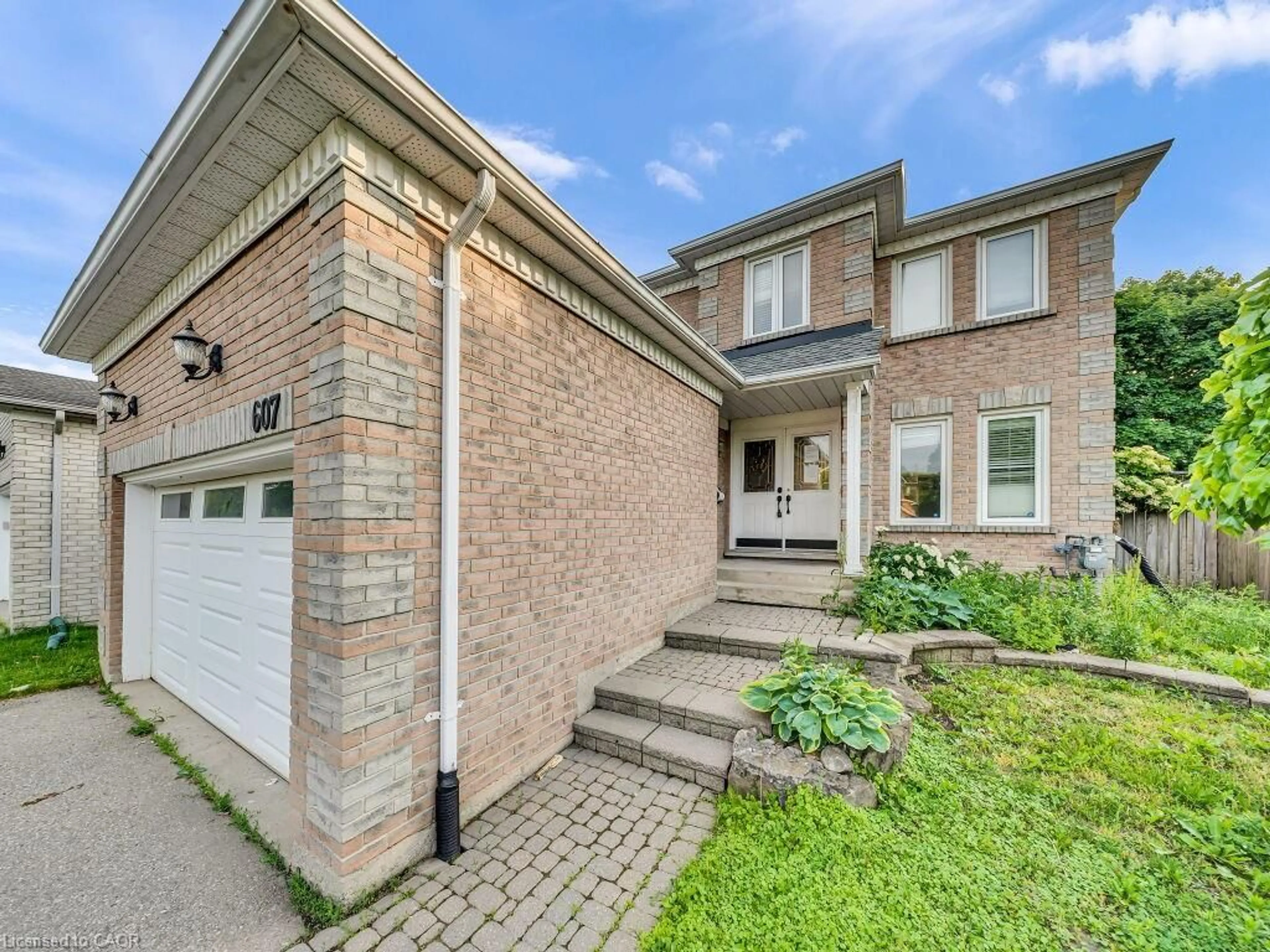 Home with brick exterior material, street for 607 Burnett Ave, Cambridge Ontario N1T 1P3