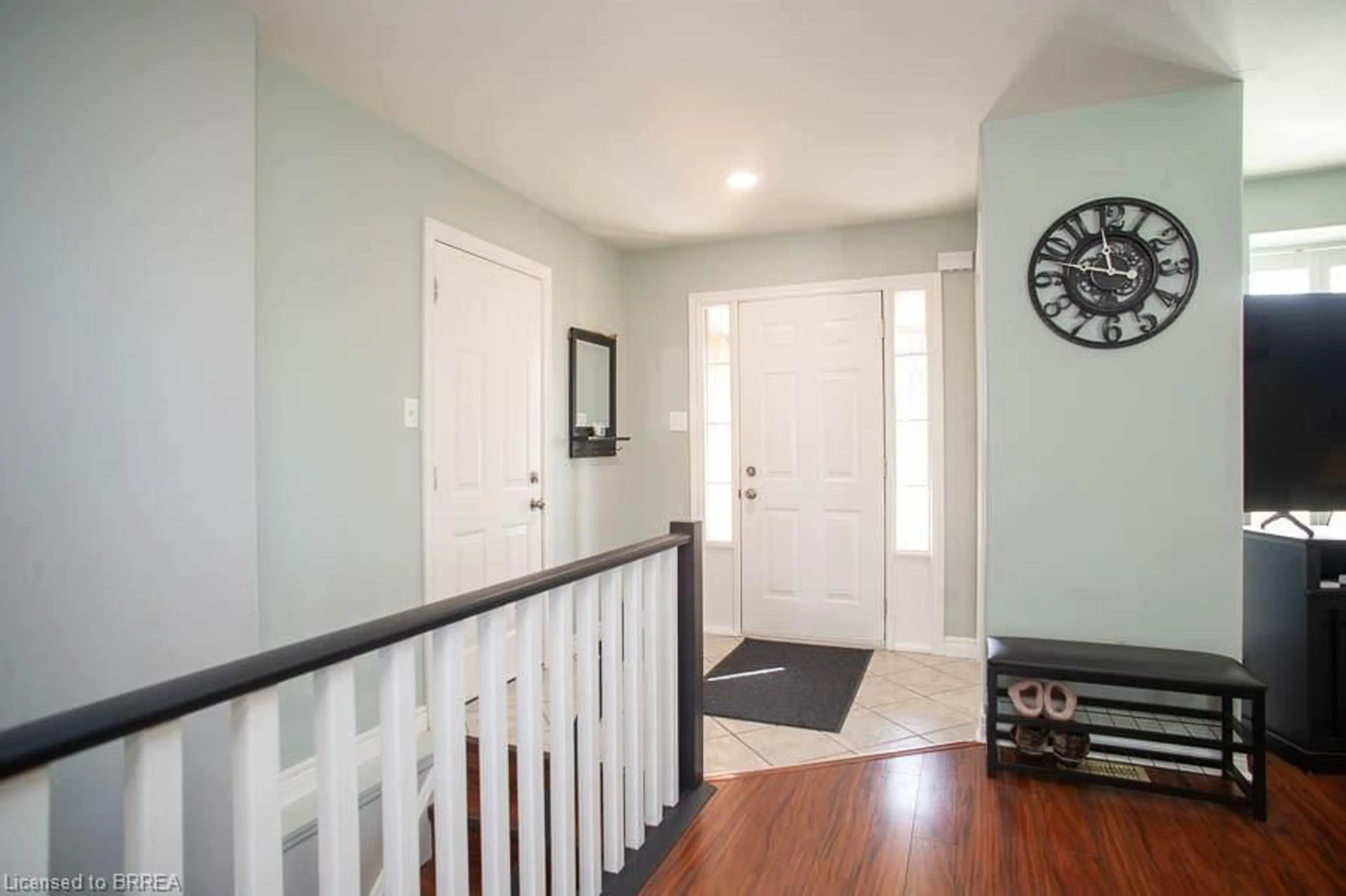 Indoor entryway for 307 Brant County Rd 18, Brantford Ontario N3T 5L9