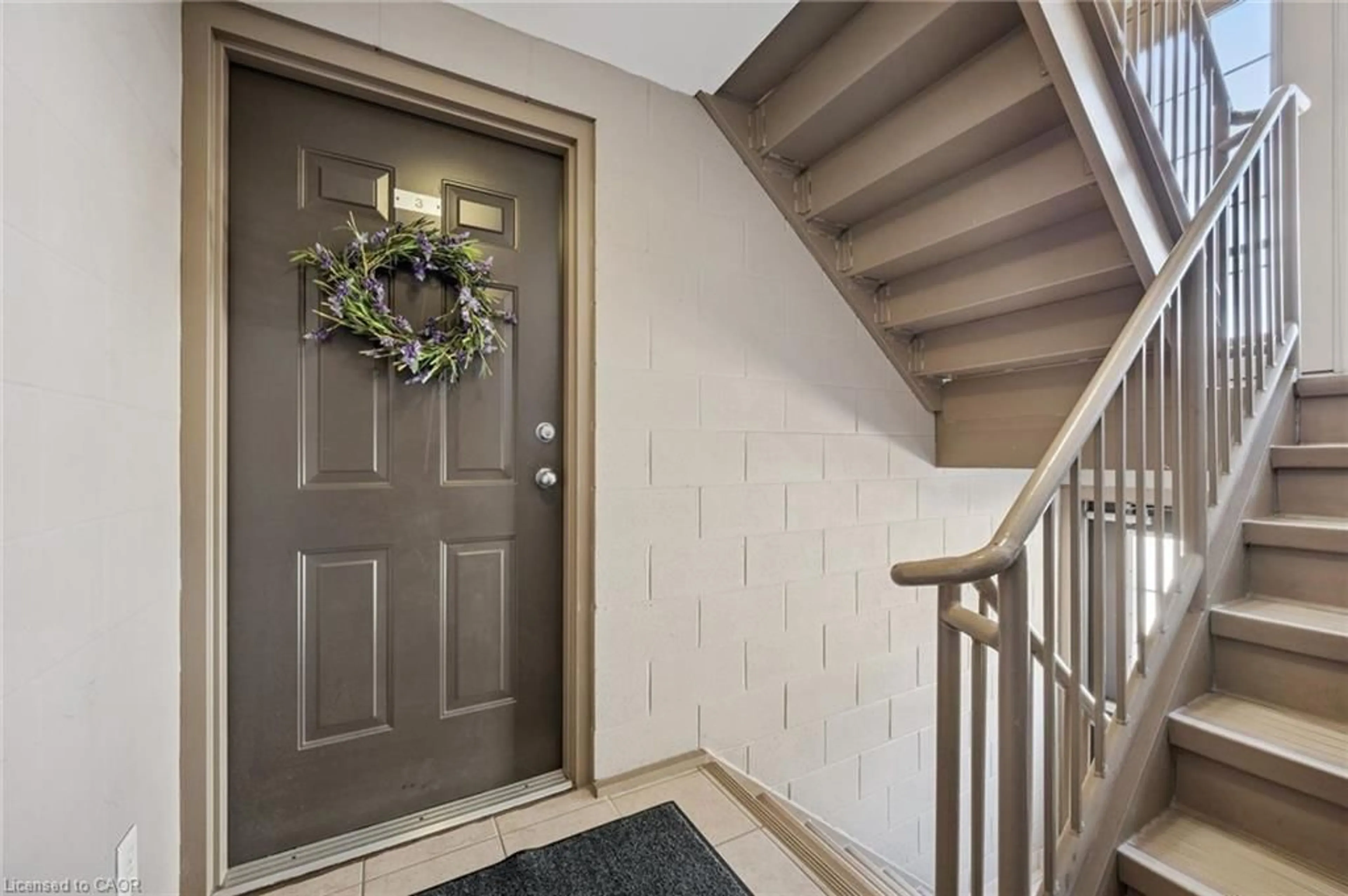 Indoor entryway for 12 Holborn Dr #3A, Kitchener Ontario N2A 0A4