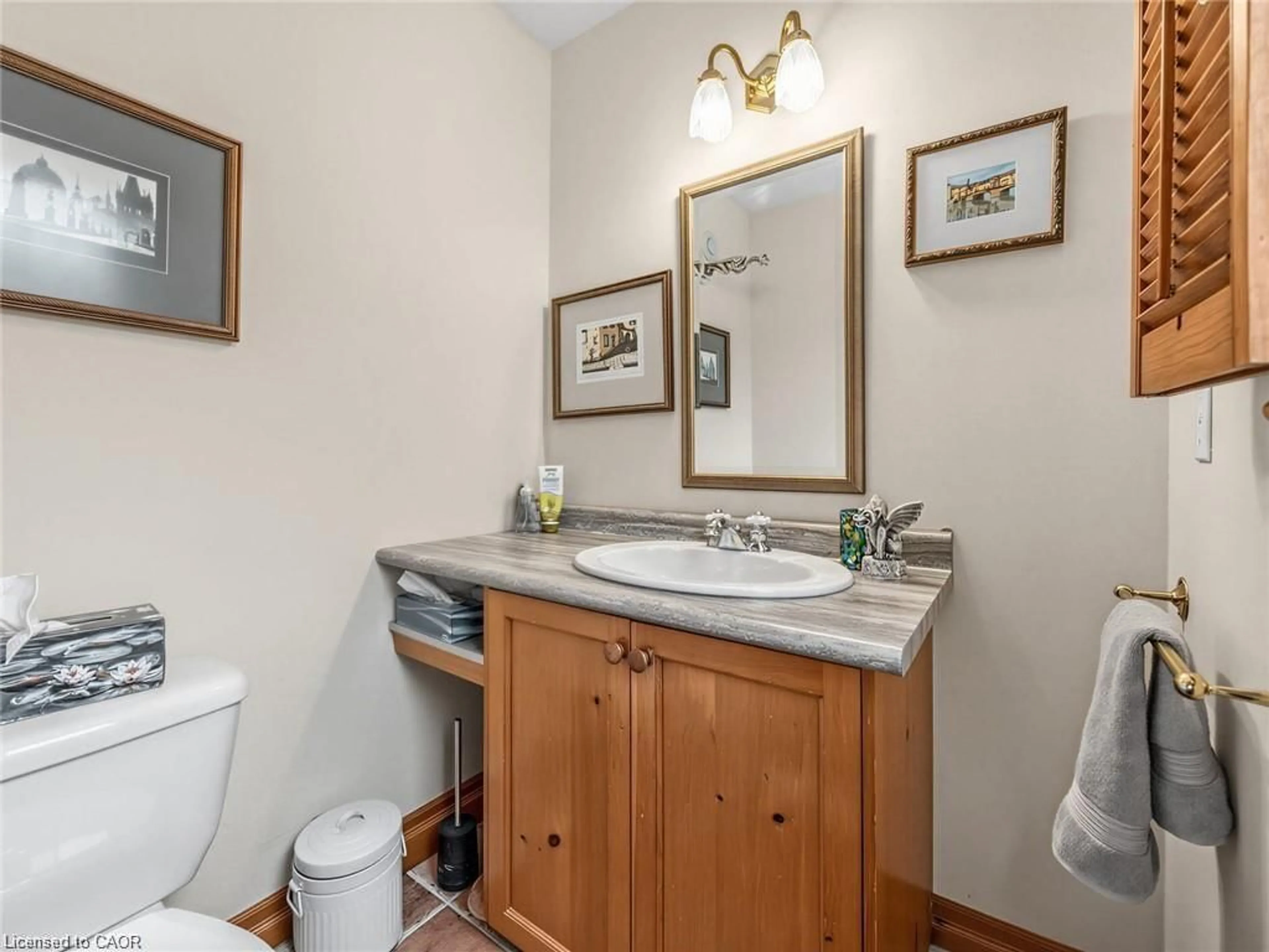 Standard bathroom, ceramic/tile floor for 4911 Eighth Line, Halton Hills Ontario L7G 4S4