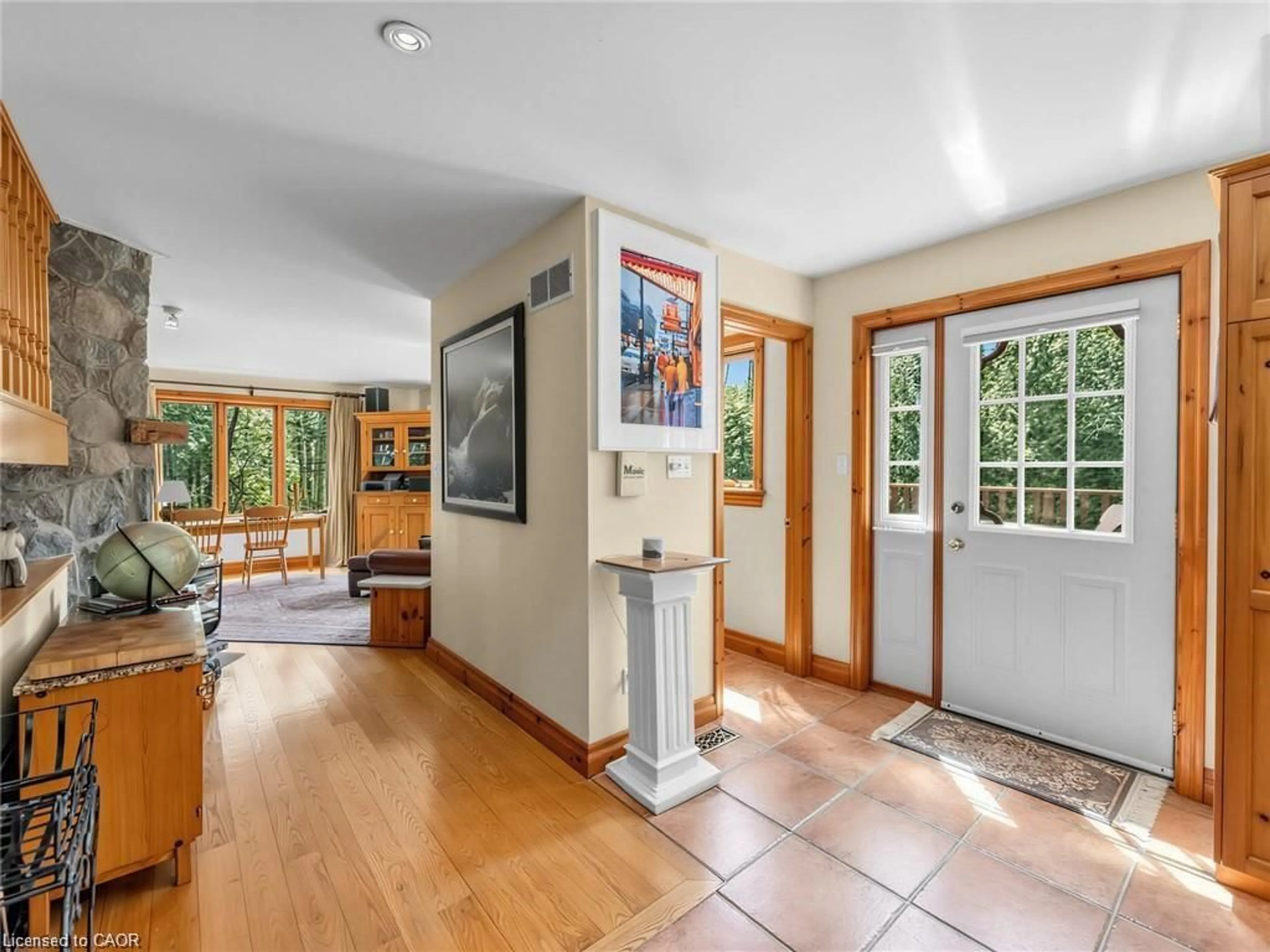Indoor entryway for 4911 Eighth Line, Halton Hills Ontario L7G 4S4