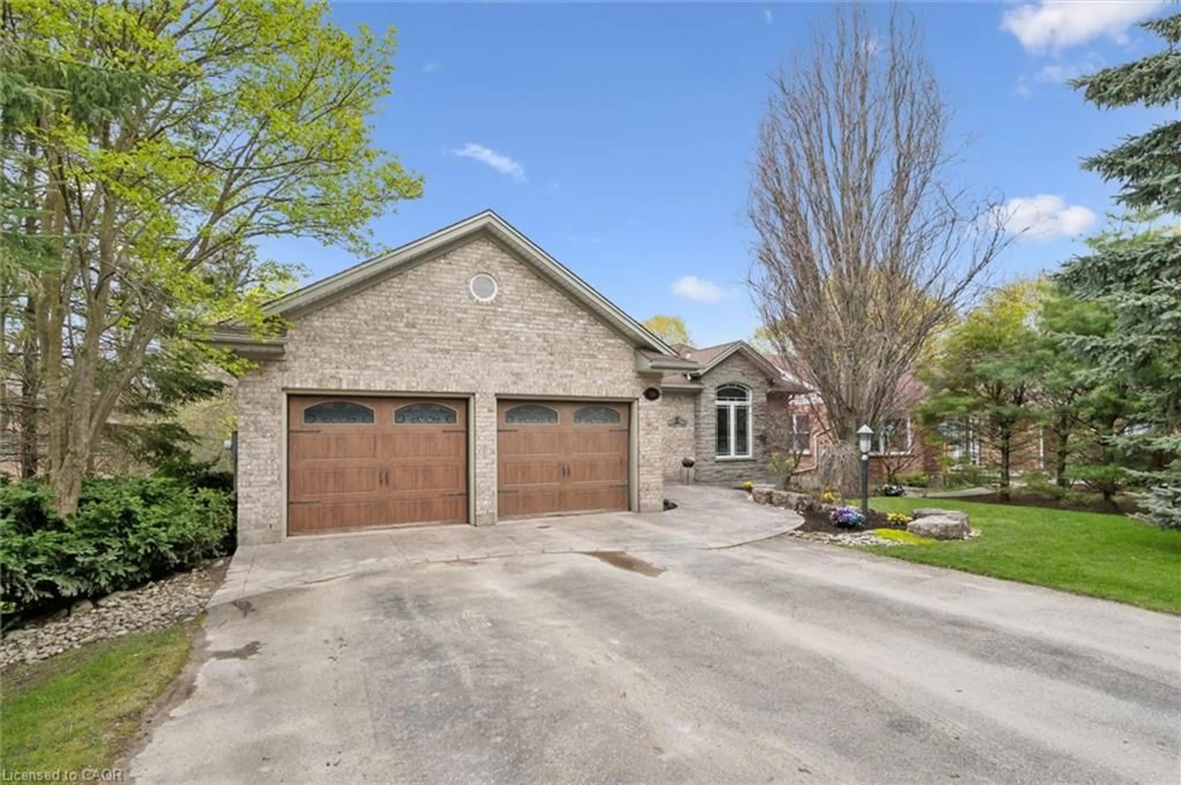 Unknown for 326 Erb St, Centre Wellington Ontario N0B 1S0