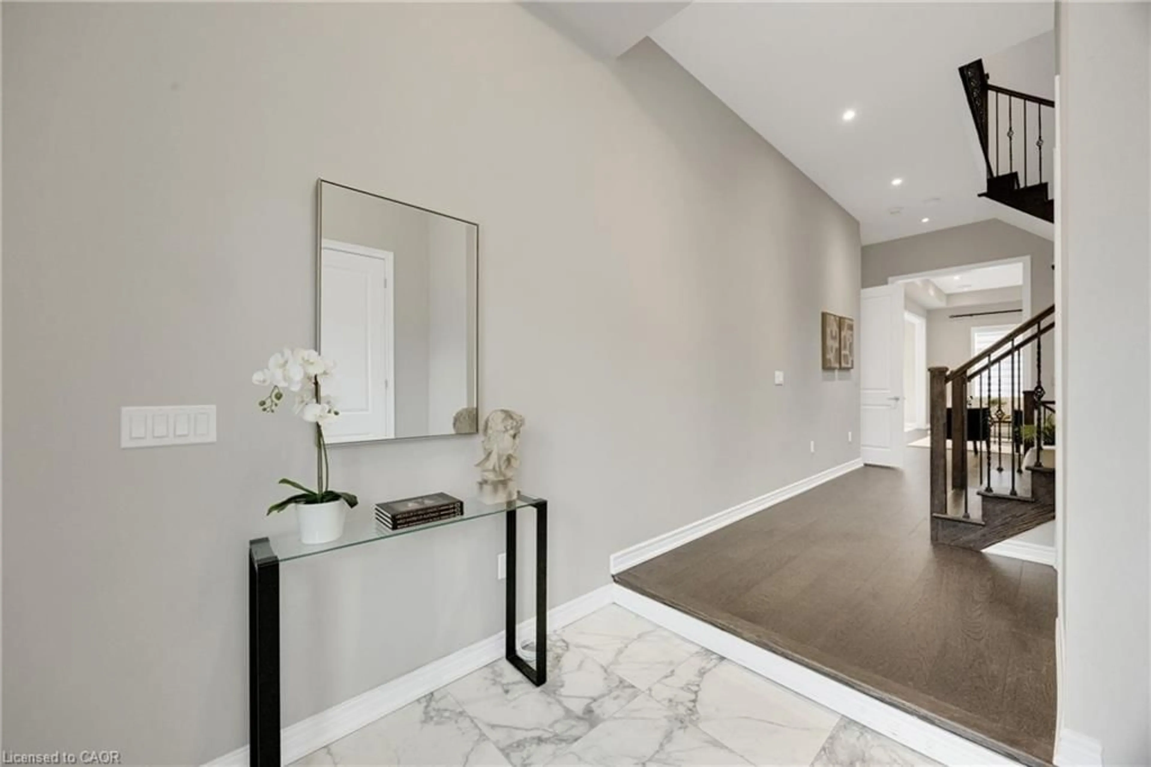 Indoor foyer for 34 Carnegie Dr, Oakville Ontario L6H 0V8