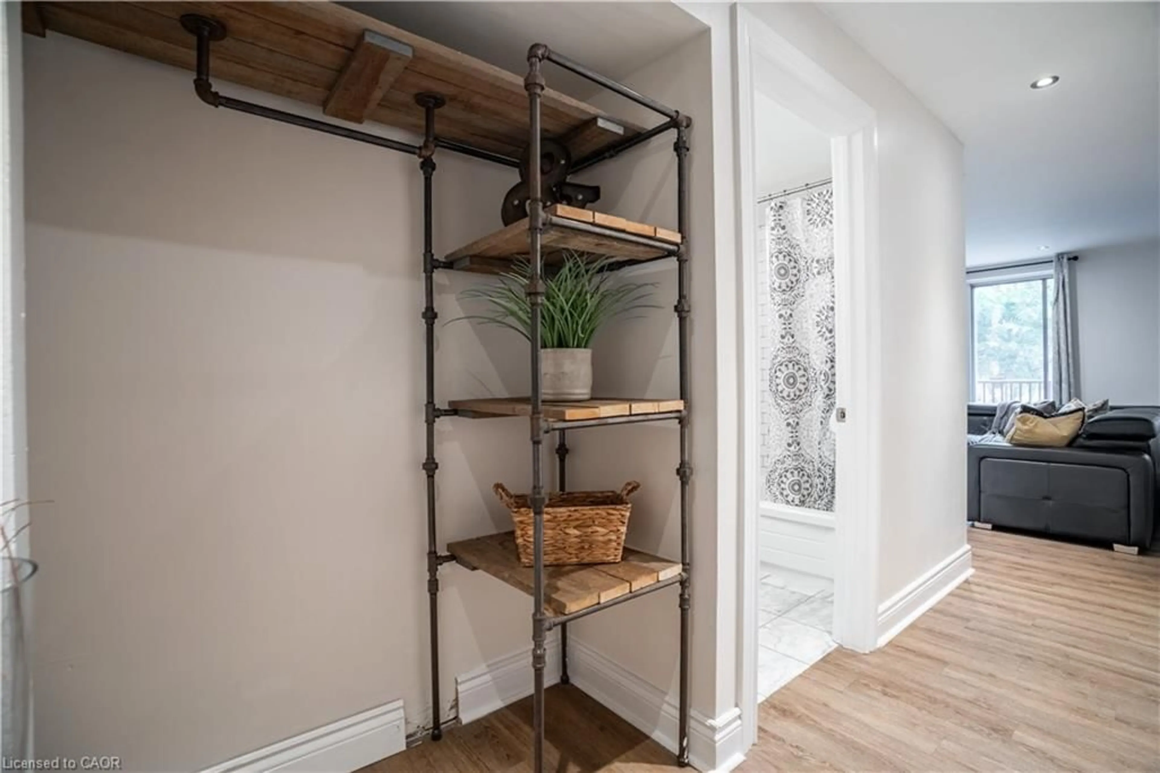 Indoor entryway for 141 Catharine St #204, Hamilton Ontario L8N 2J7