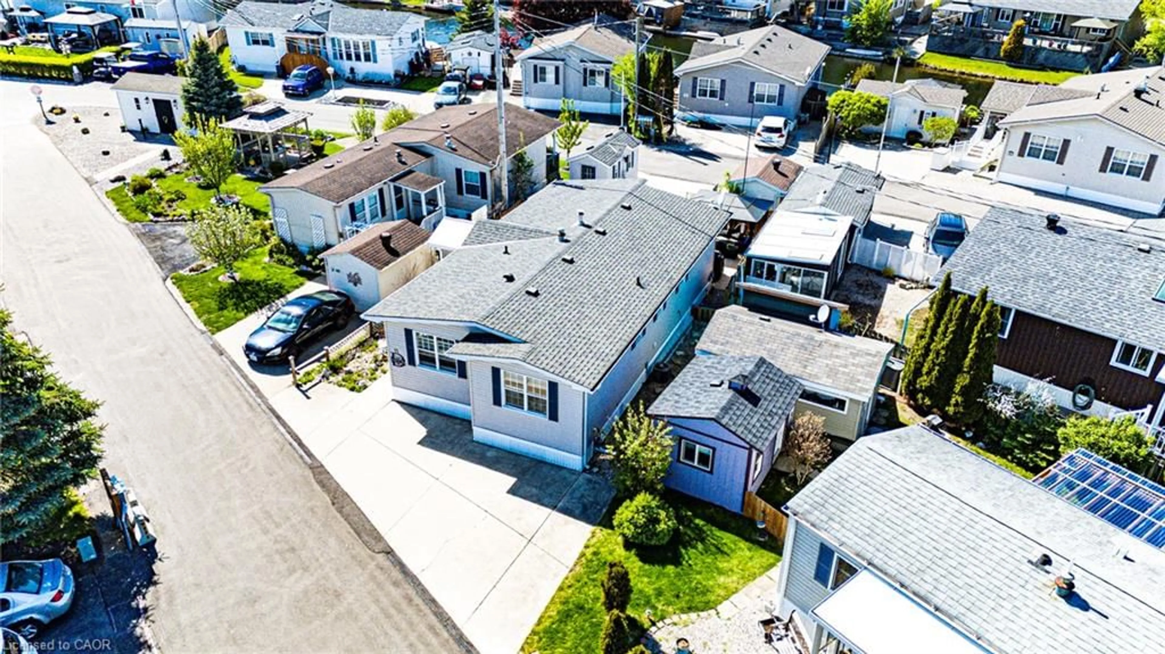A pic from outside/outdoor area/front of a property/back of a property/a pic from drone, street for 11 Hemlock Cres Cres, Puslinch Ontario N0B 2J0