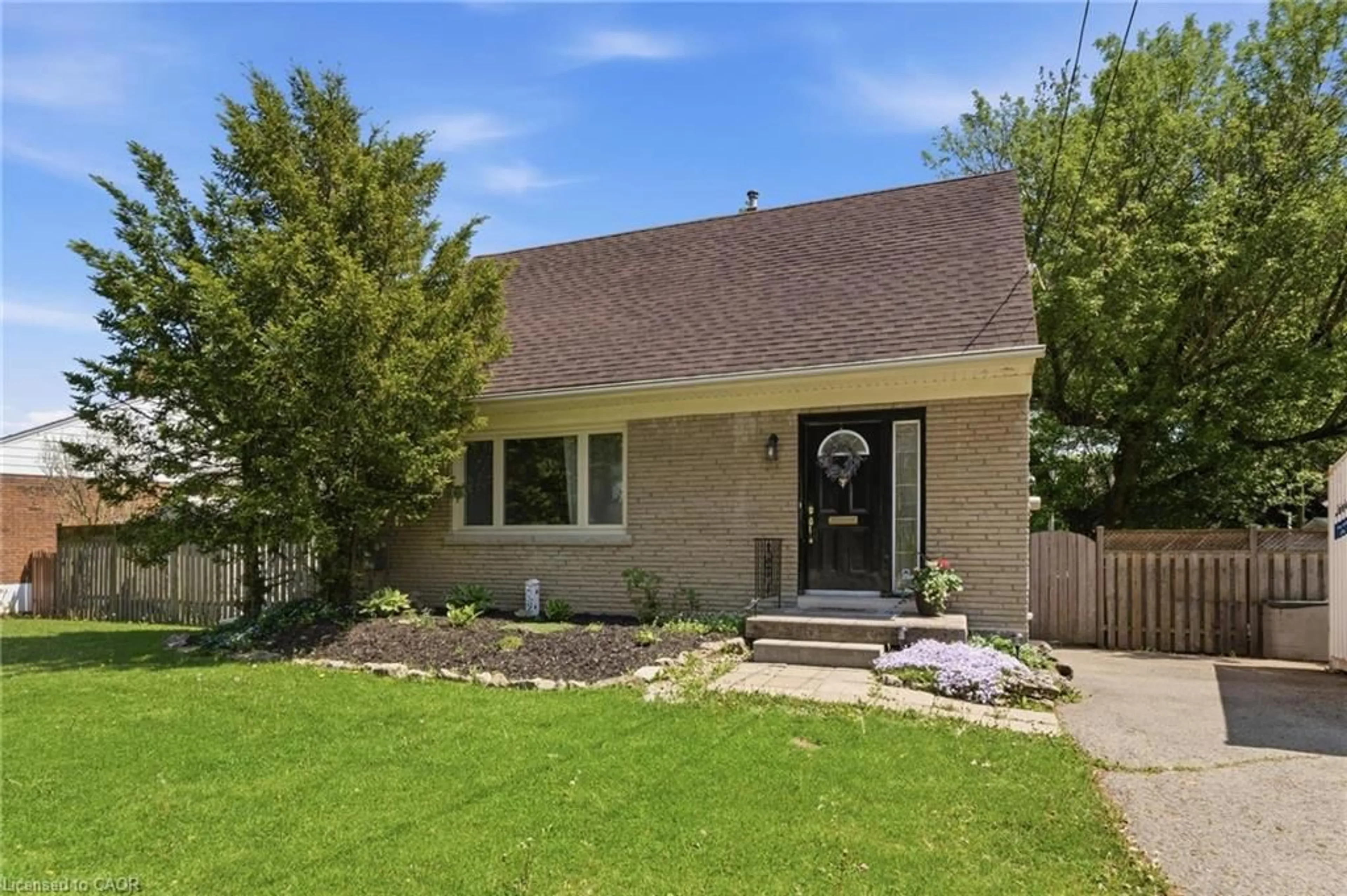 Home with brick exterior material, street for 23 Marion Cres, Dundas Ontario L9H 1H9