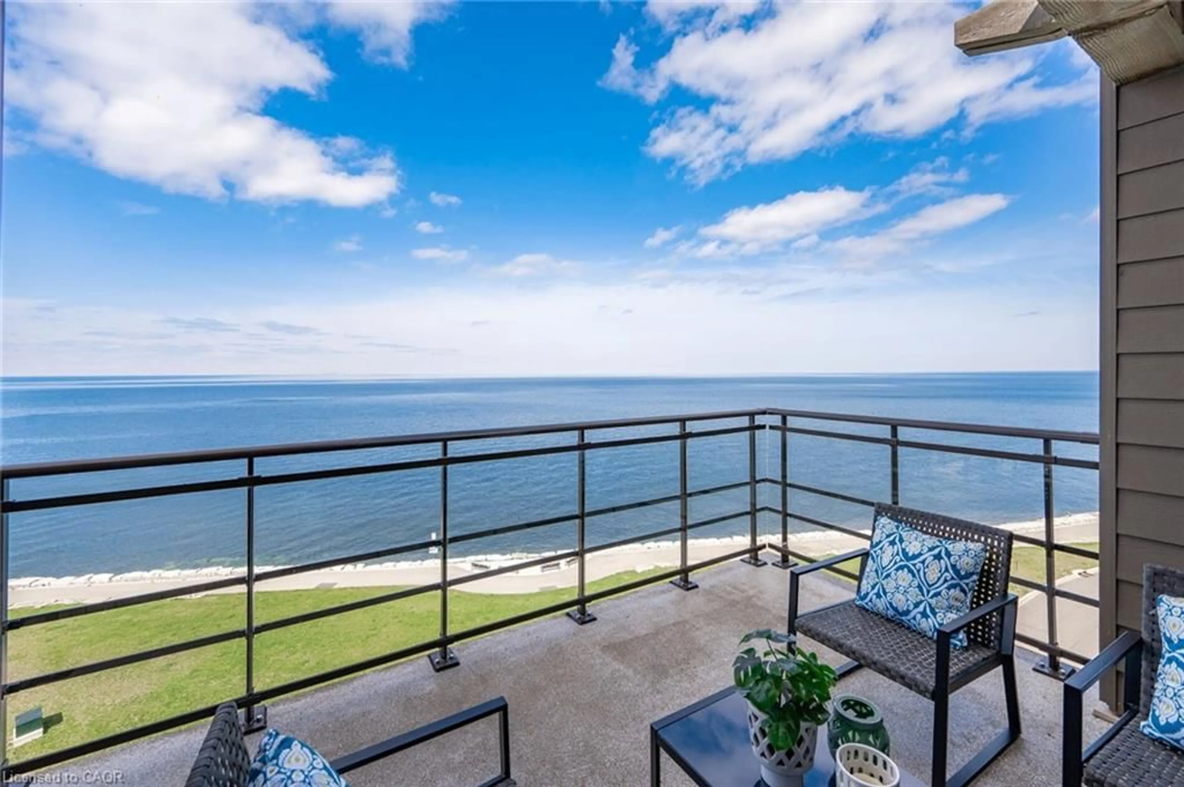 Patio, water/lake/river/ocean view for 40 Esplanade Lane #618, Grimsby Ontario L3M 0G9