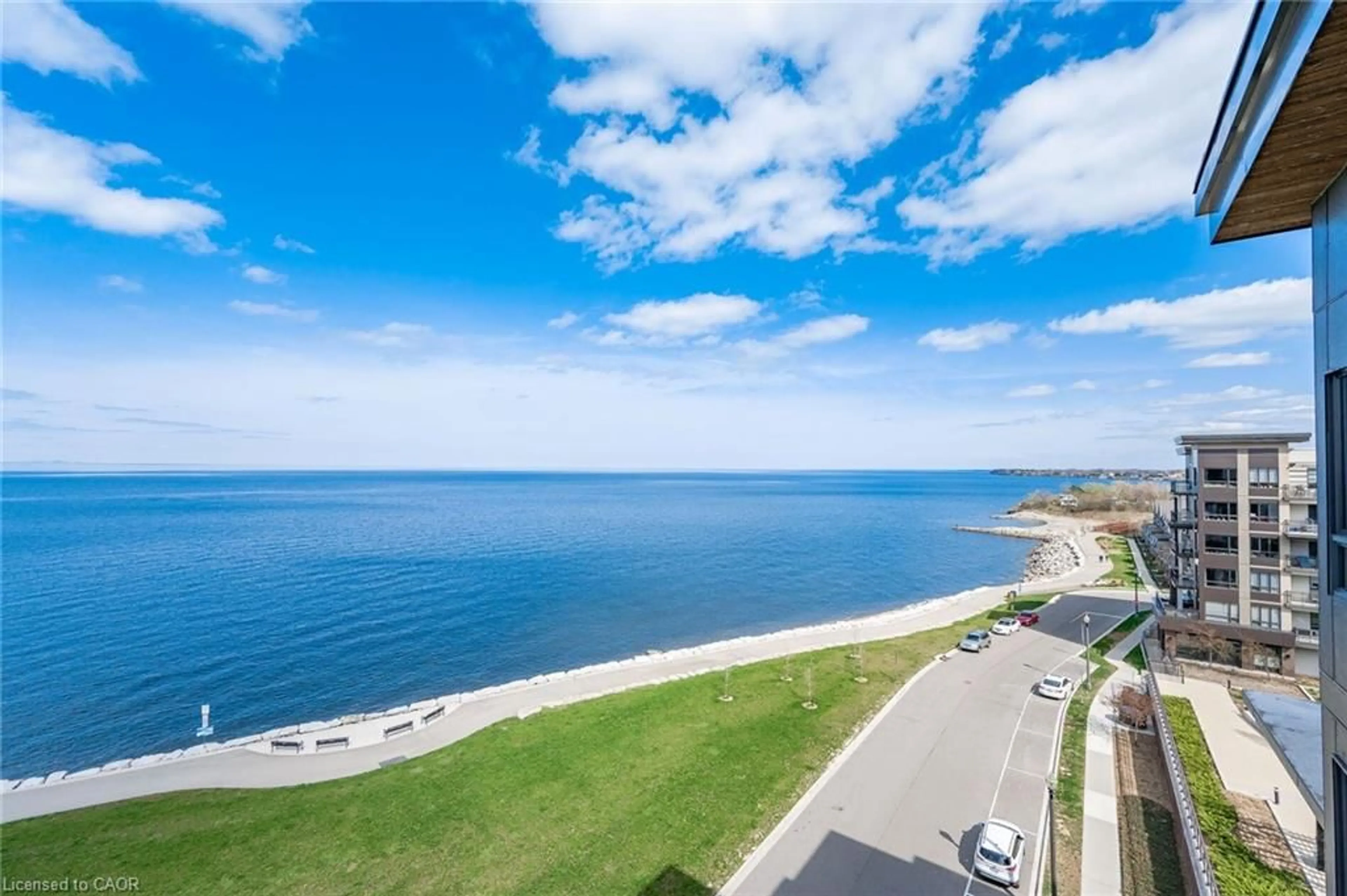 A pic from outside/outdoor area/front of a property/back of a property/a pic from drone, water/lake/river/ocean view for 40 Esplanade Lane #618, Grimsby Ontario L3M 0G9