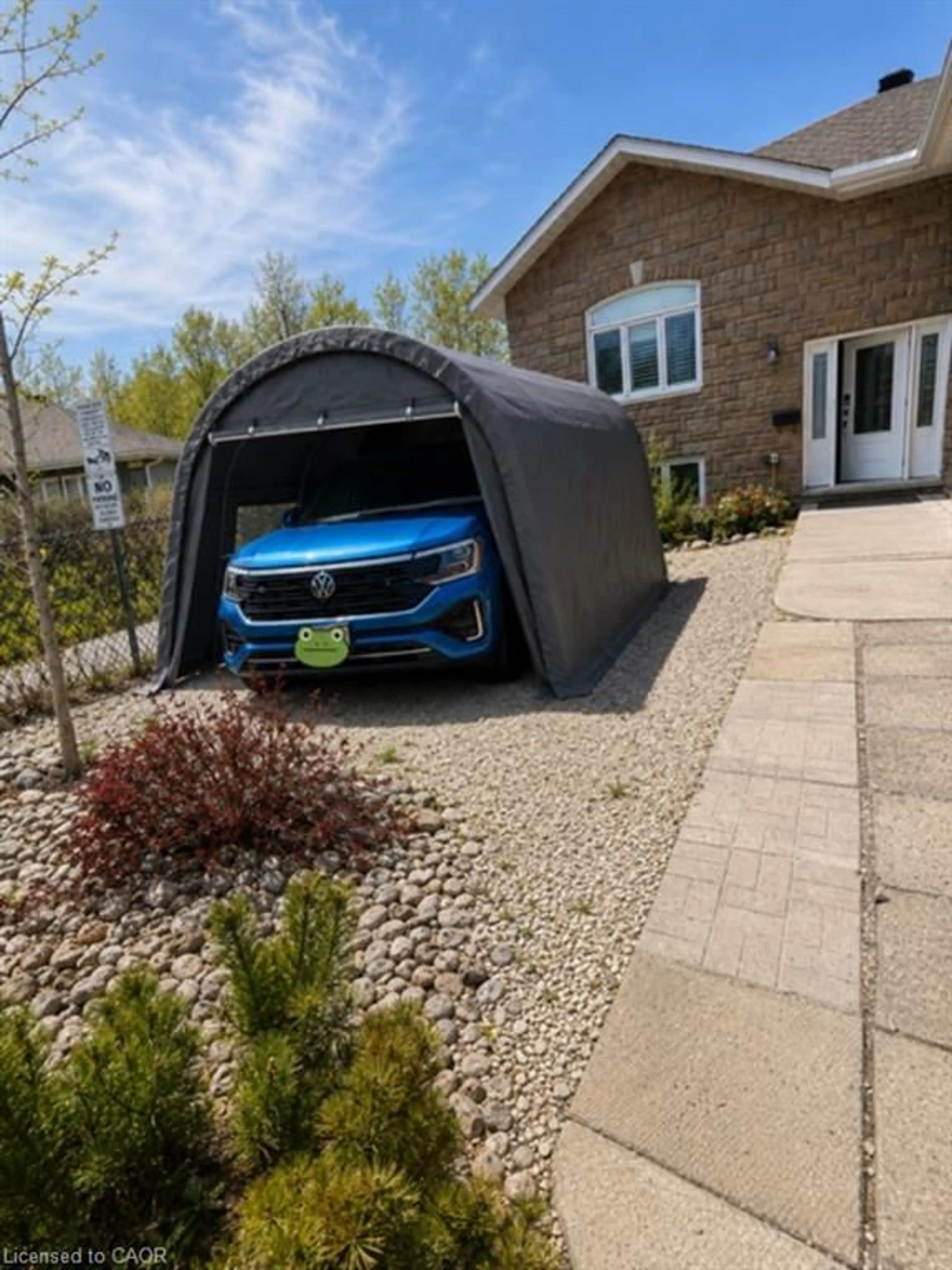 Indoor garage for 253 Kingsway Ave, North Bay Ontario P1B 7V5