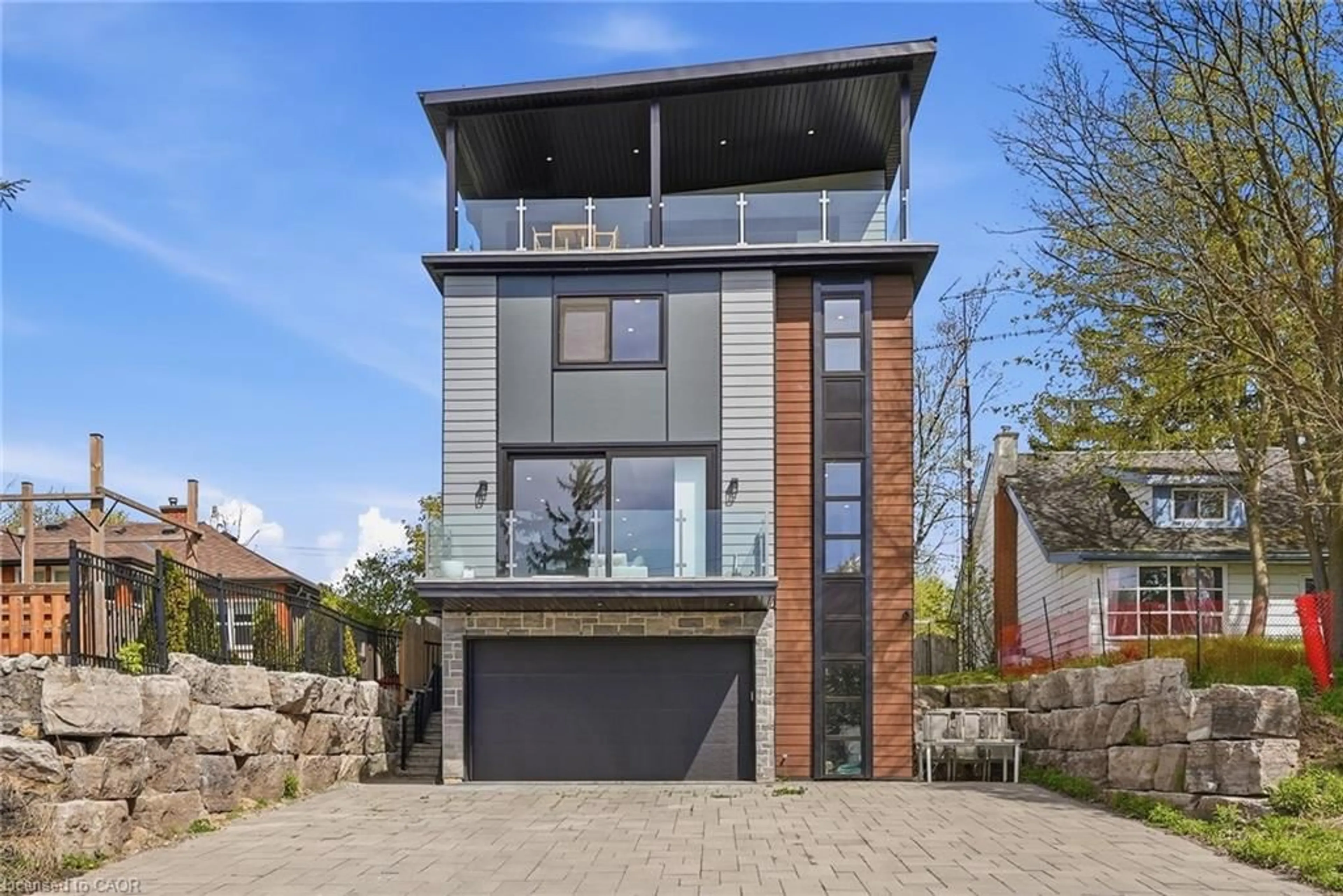 Home with brick exterior material, street for 17 Maple Trail Trail, Puslinch Ontario N3C 2V4