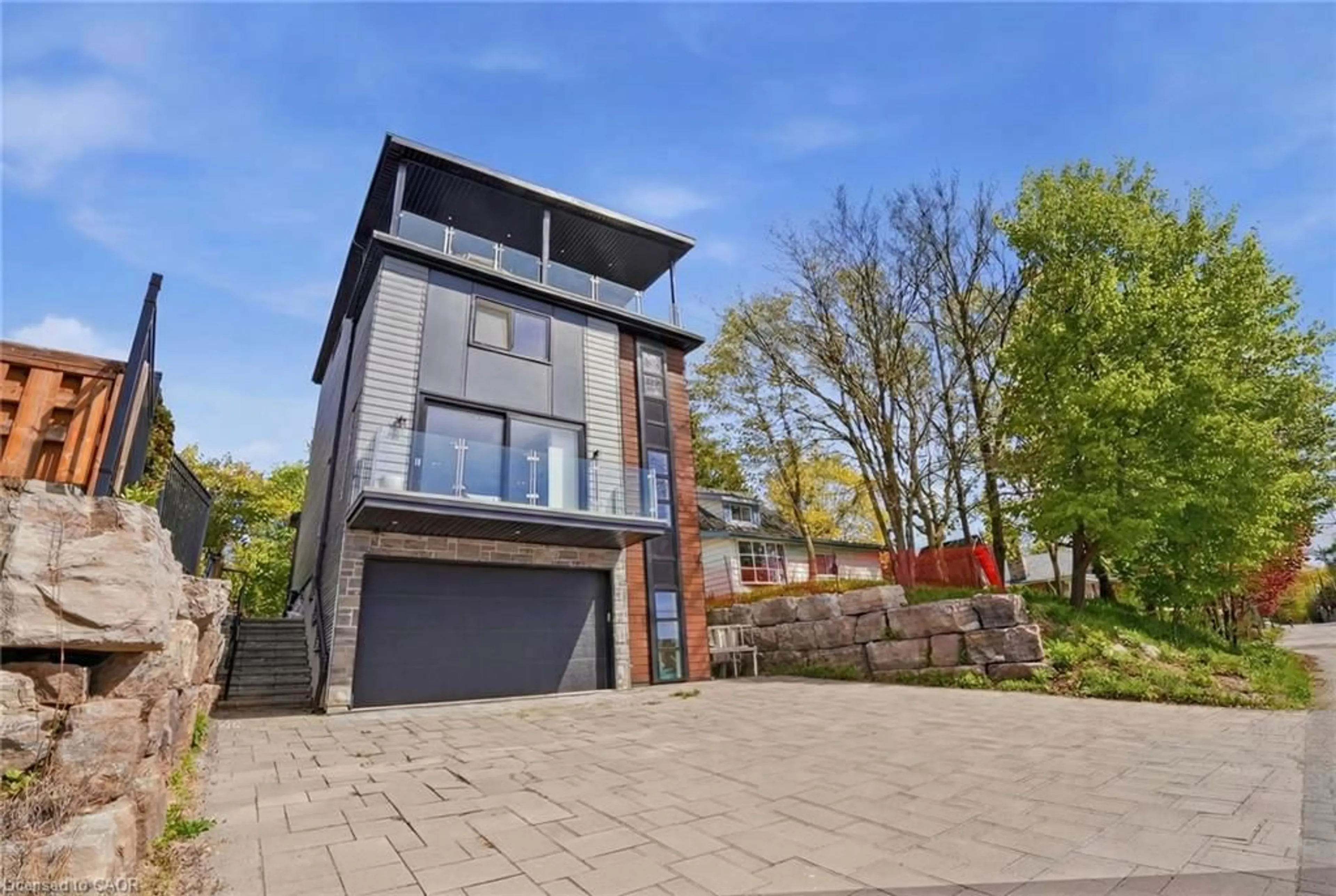 Home with brick exterior material, street for 17 Maple Trail Trail, Puslinch Ontario N3C 2V4