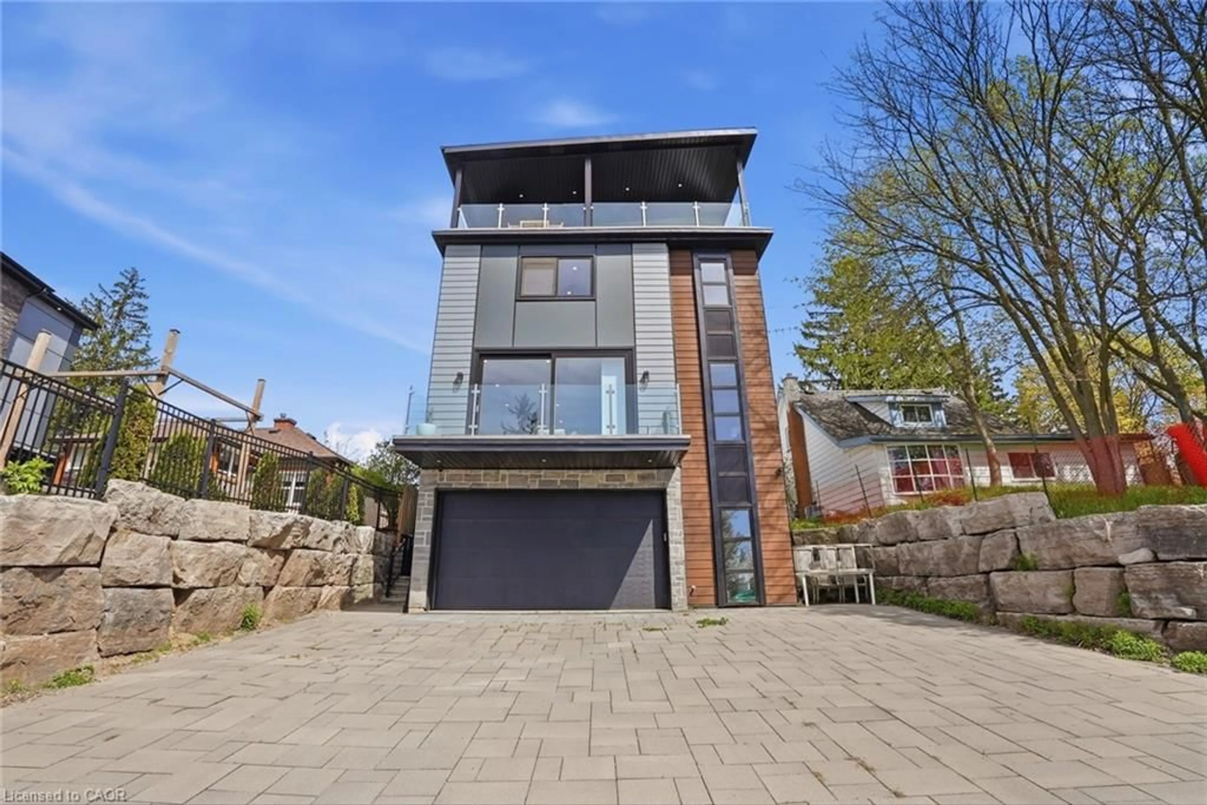 Home with brick exterior material, street for 17 Maple Trail Trail, Puslinch Ontario N3C 2V4