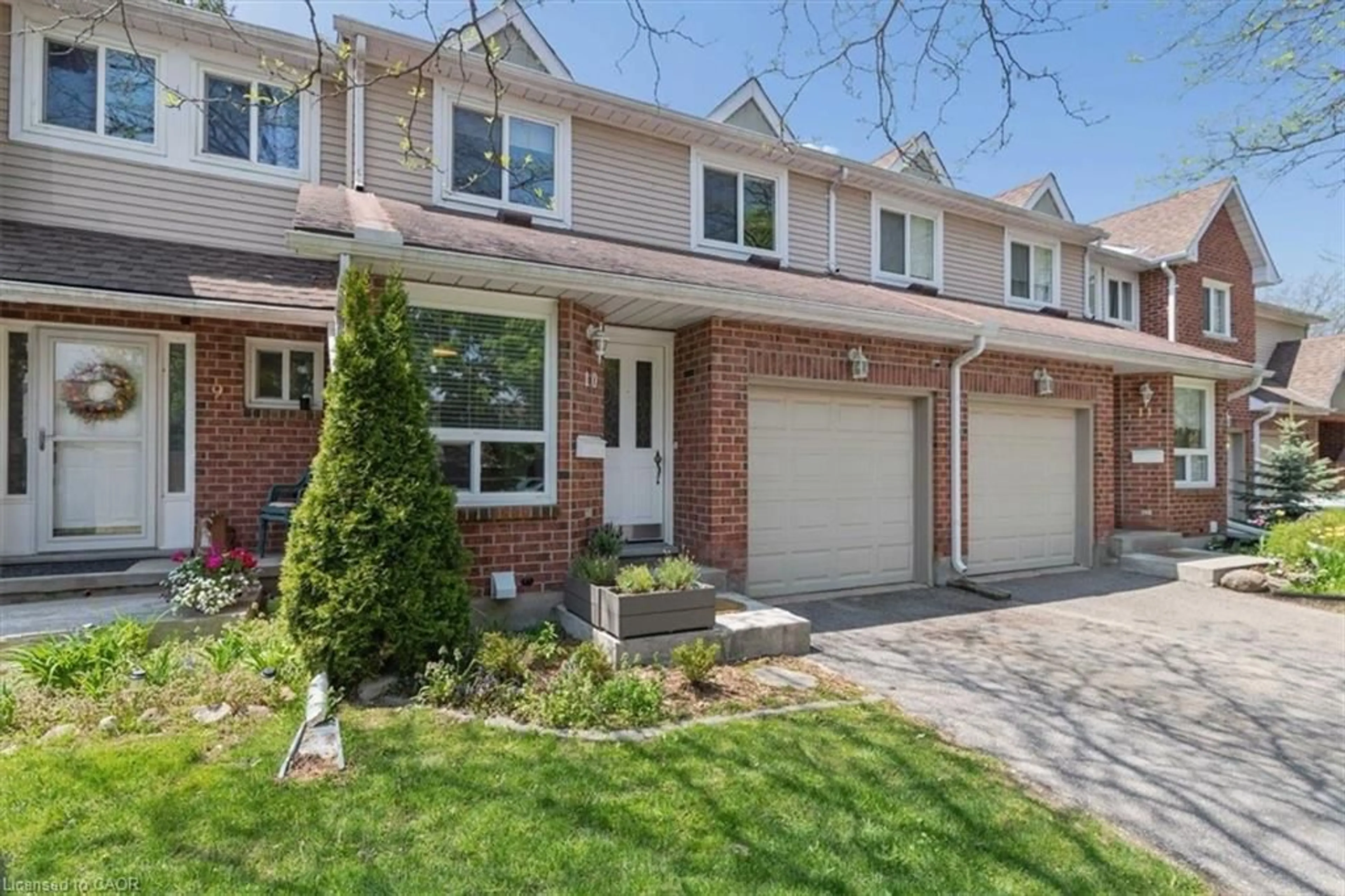 Home with brick exterior material, street for 180 Highland Cres #10, Kitchener Ontario N2M 5K5