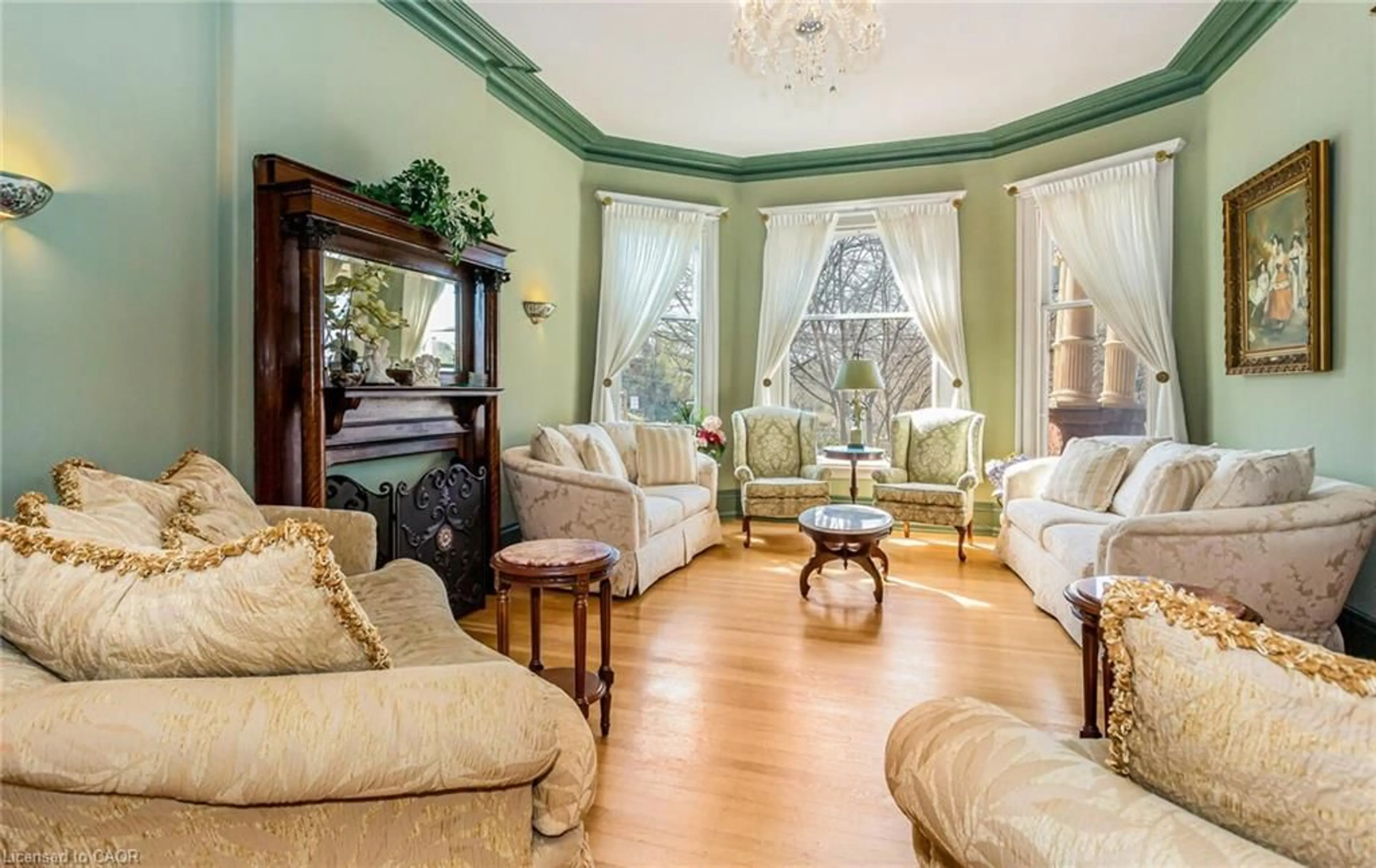 Living room with furniture, unknown for 351-353 Bay St, Hamilton Ontario L8P 3J7