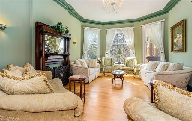 351-353 Bay St, Hamilton 5