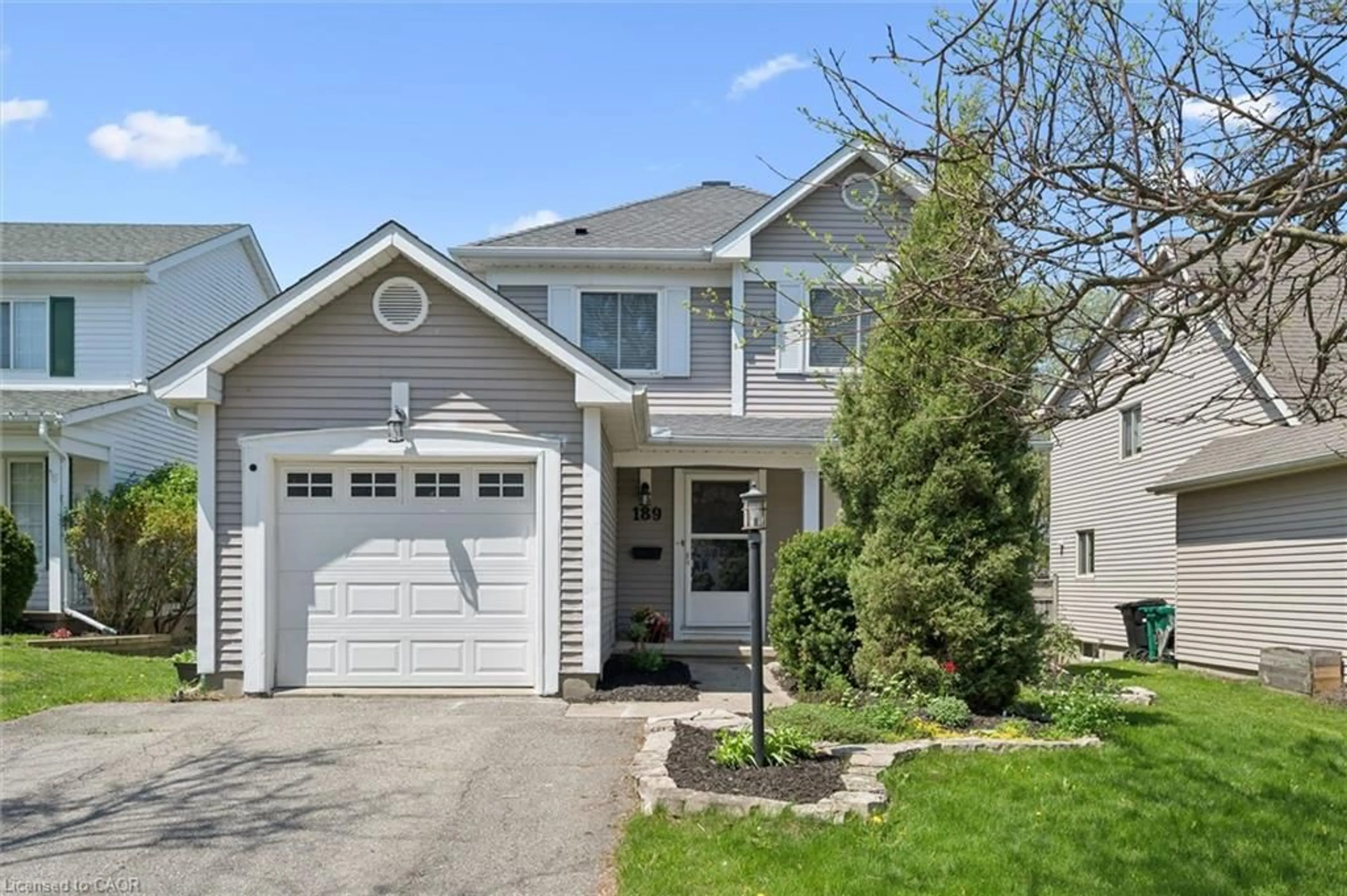 Home with vinyl exterior material, street for 189 Middlebury Dr, Waterloo Ontario N2T 2H8