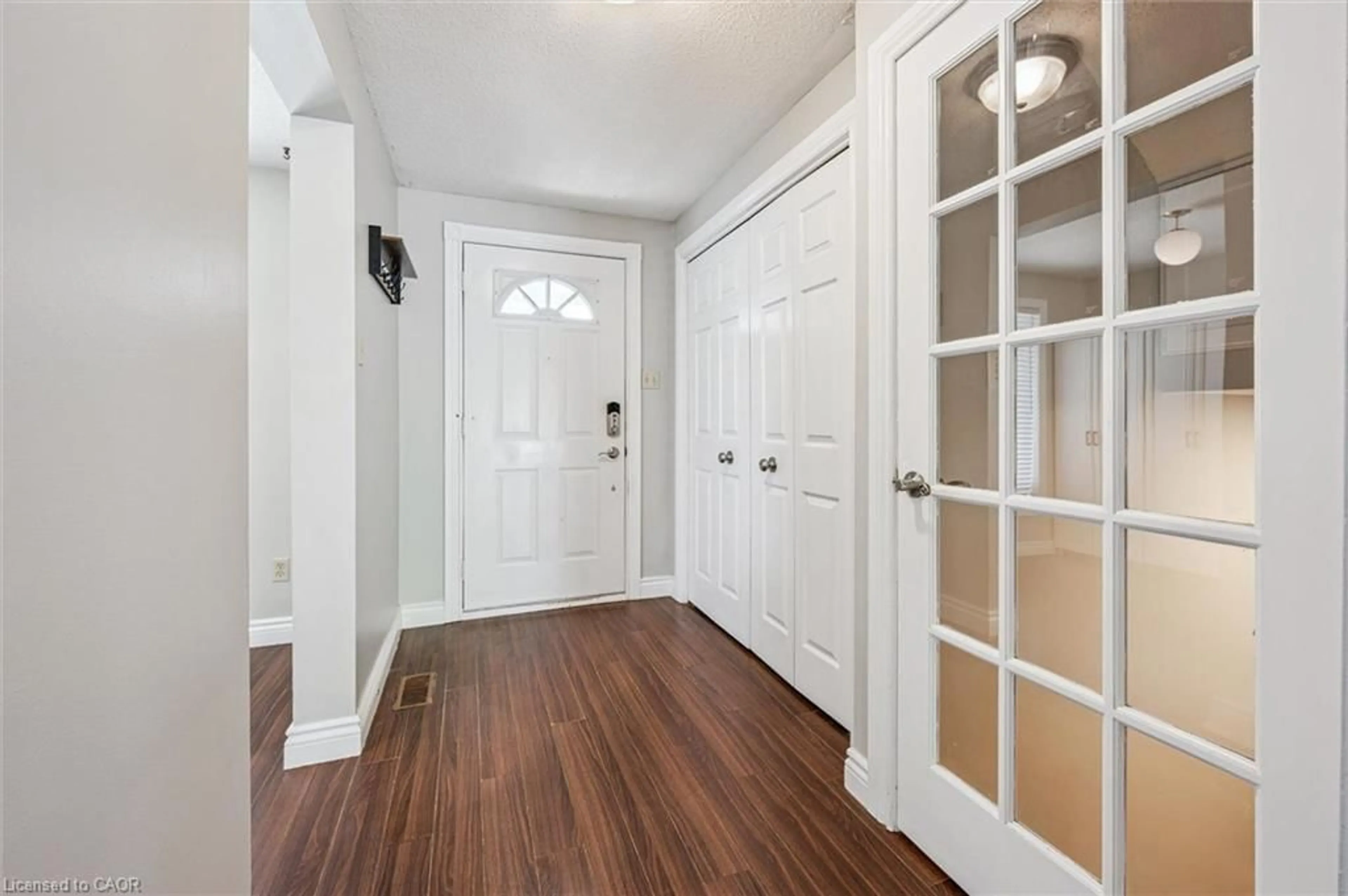 Indoor entryway for 189 Middlebury Dr, Waterloo Ontario N2T 2H8