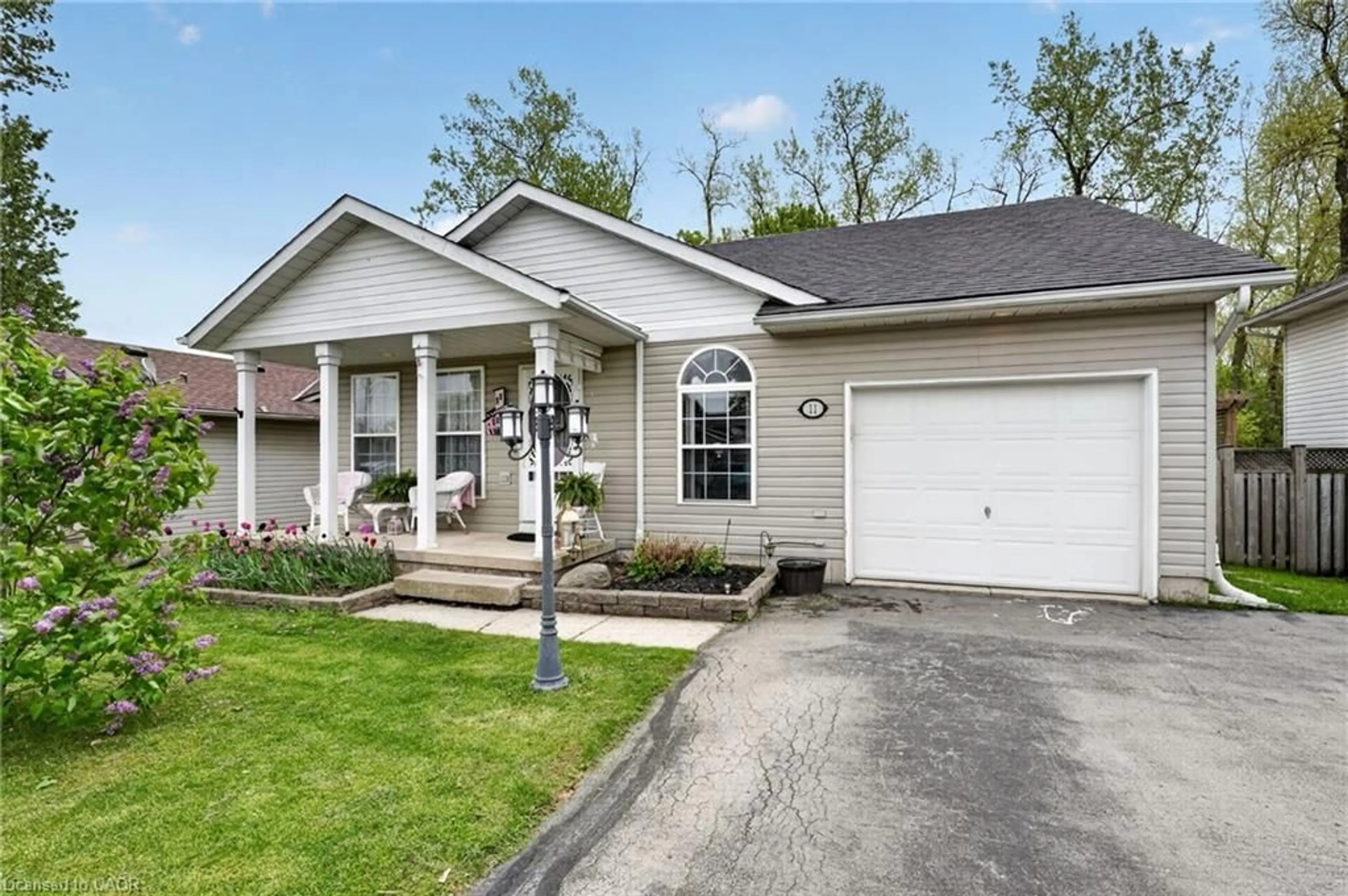 Home with vinyl exterior material, street for 11 Rochelle Cres, Ridgeway Ontario L0S 1N0