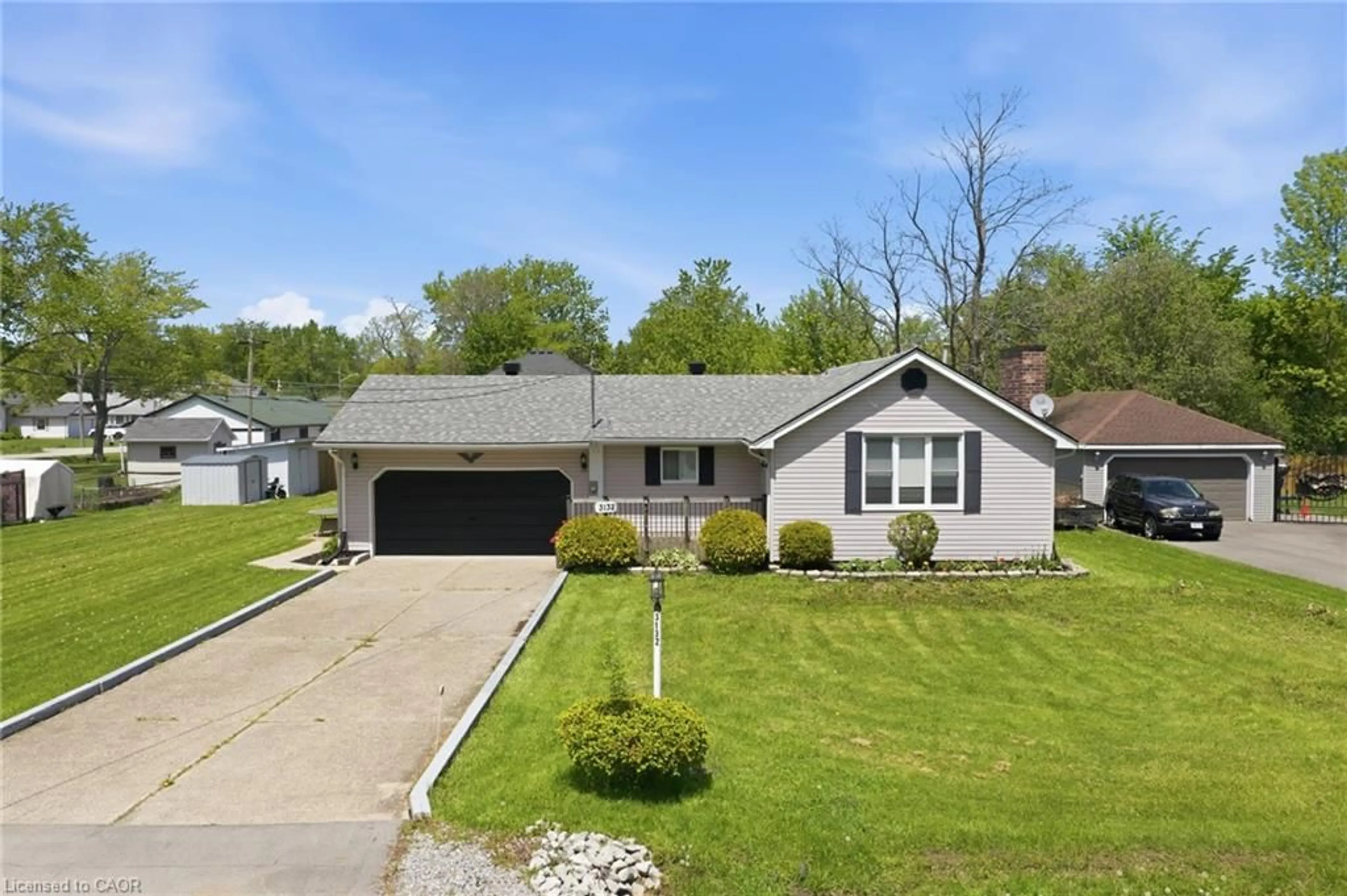 A pic from outside/outdoor area/front of a property/back of a property/a pic from drone, street for 3132 Evadere Ave, Ridgeway Ontario L0S 1N0