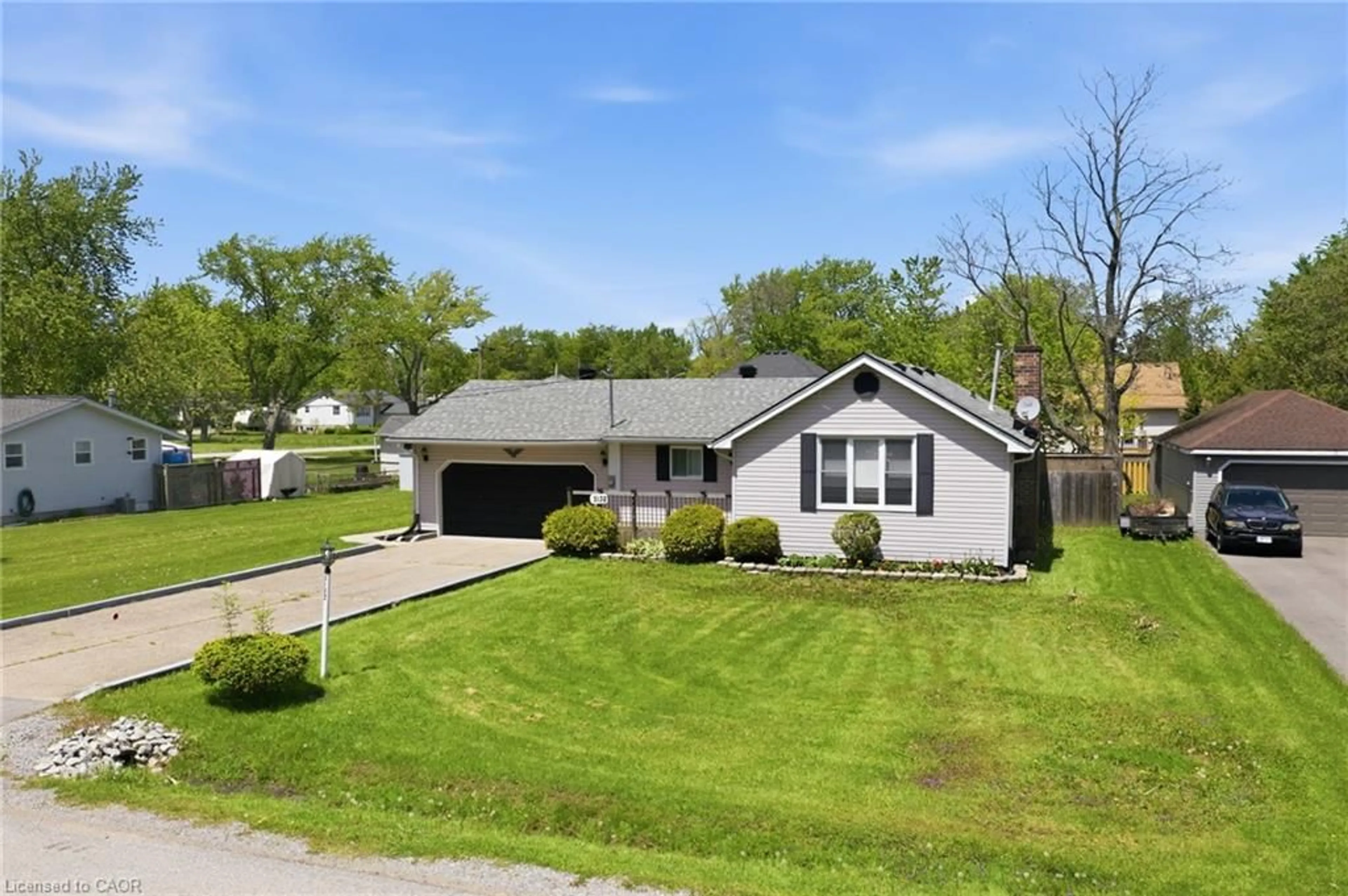 A pic from outside/outdoor area/front of a property/back of a property/a pic from drone, street for 3132 Evadere Ave, Ridgeway Ontario L0S 1N0