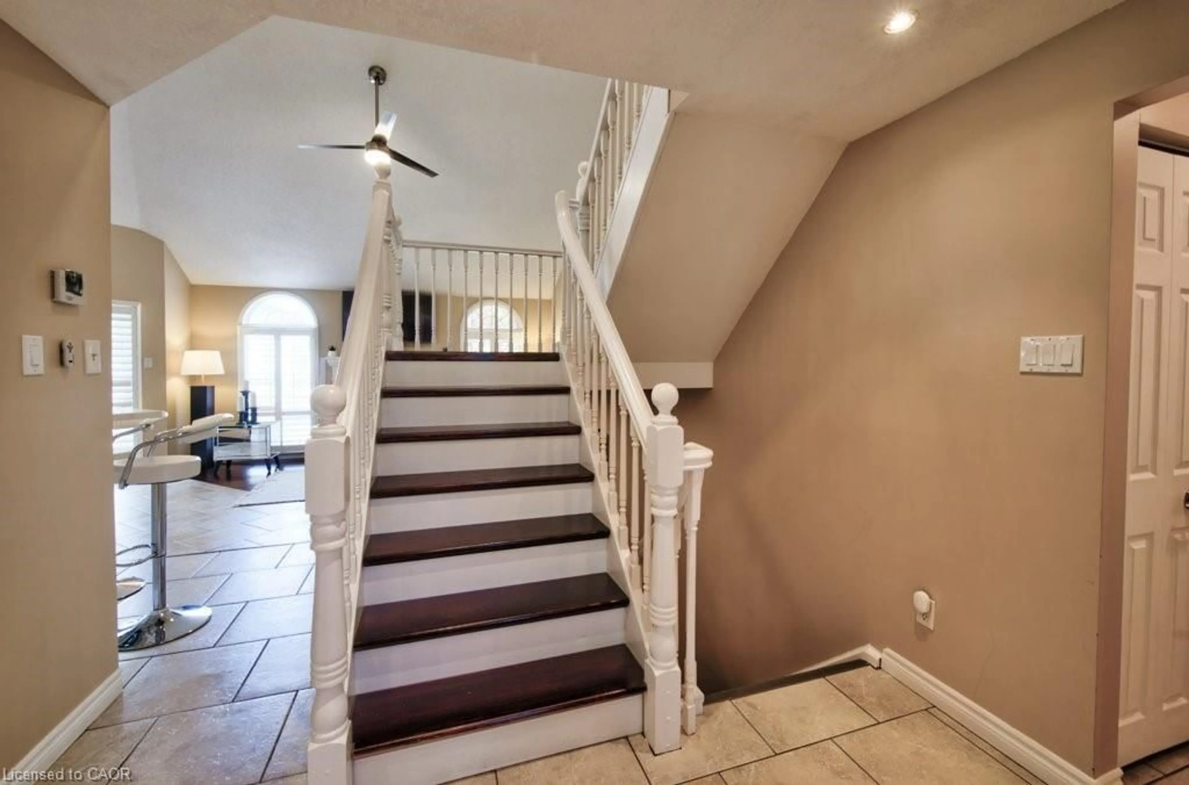 Indoor foyer for 270 Morrison Rd #7C, Kitchener Ontario N2A 3J7