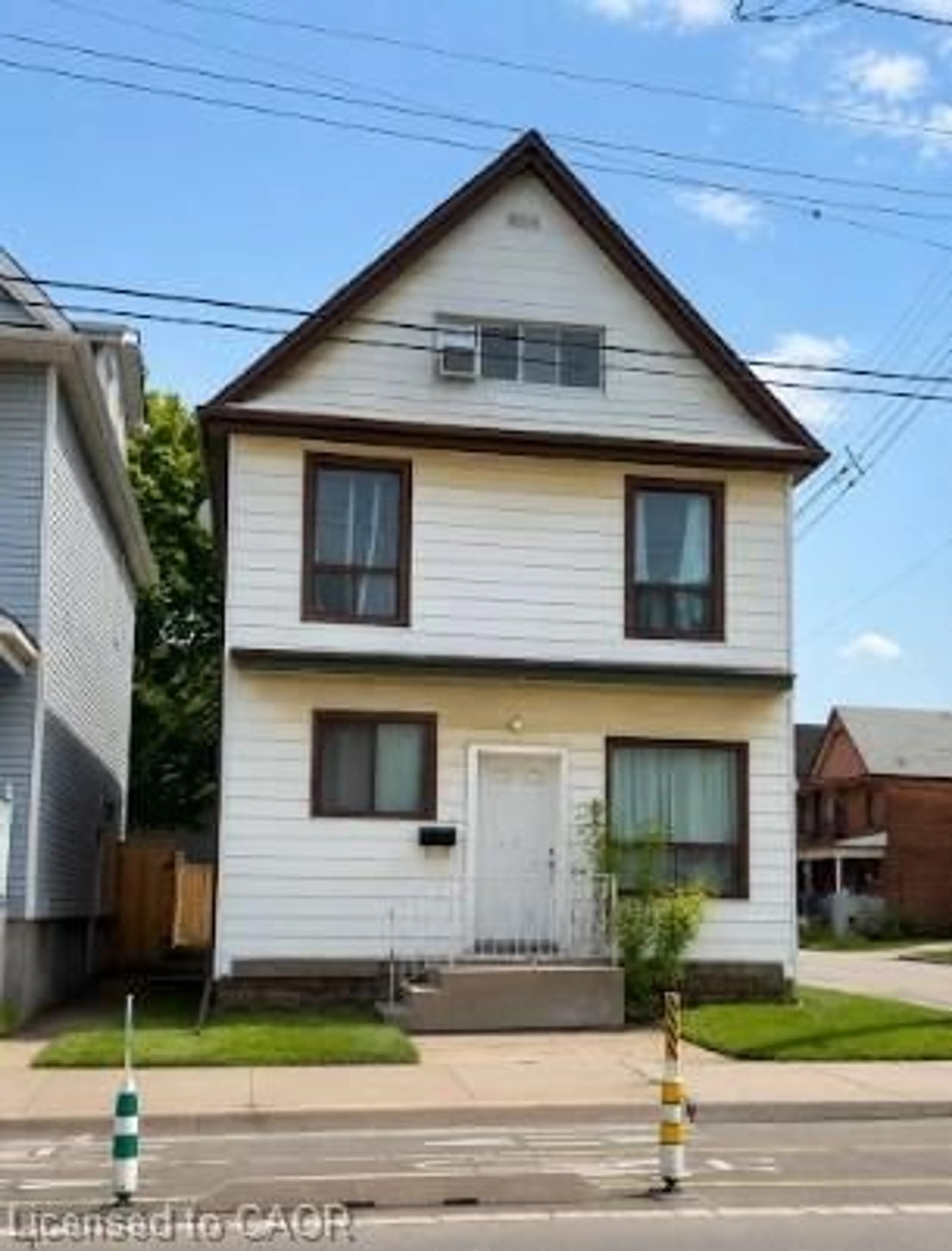 Home with vinyl exterior material, street for 518 Cannon St, Hamilton Ontario L8L 2E8