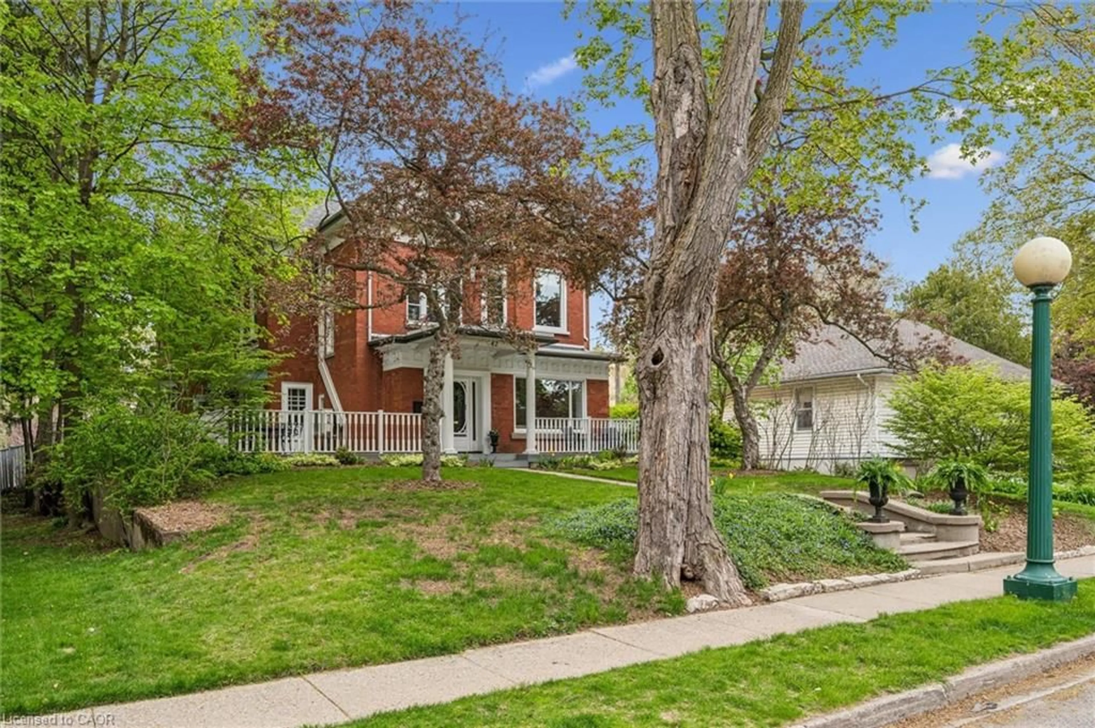 Home with brick exterior material, street for 42 Lansdowne Rd, Cambridge Ontario N1S 2S9