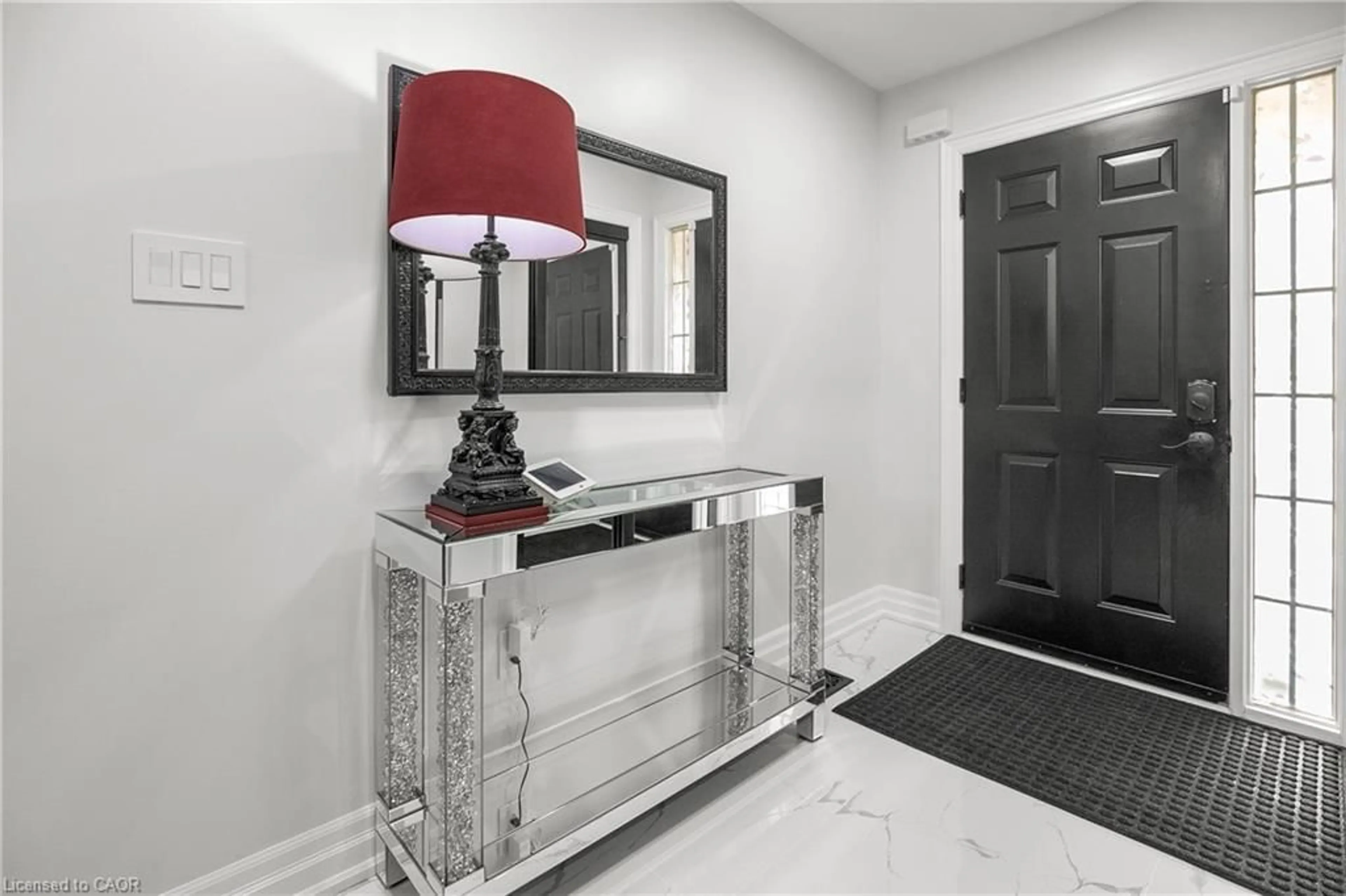 Indoor entryway for 876 Golf Links Rd #16, Ancaster Ontario L9K 1M7