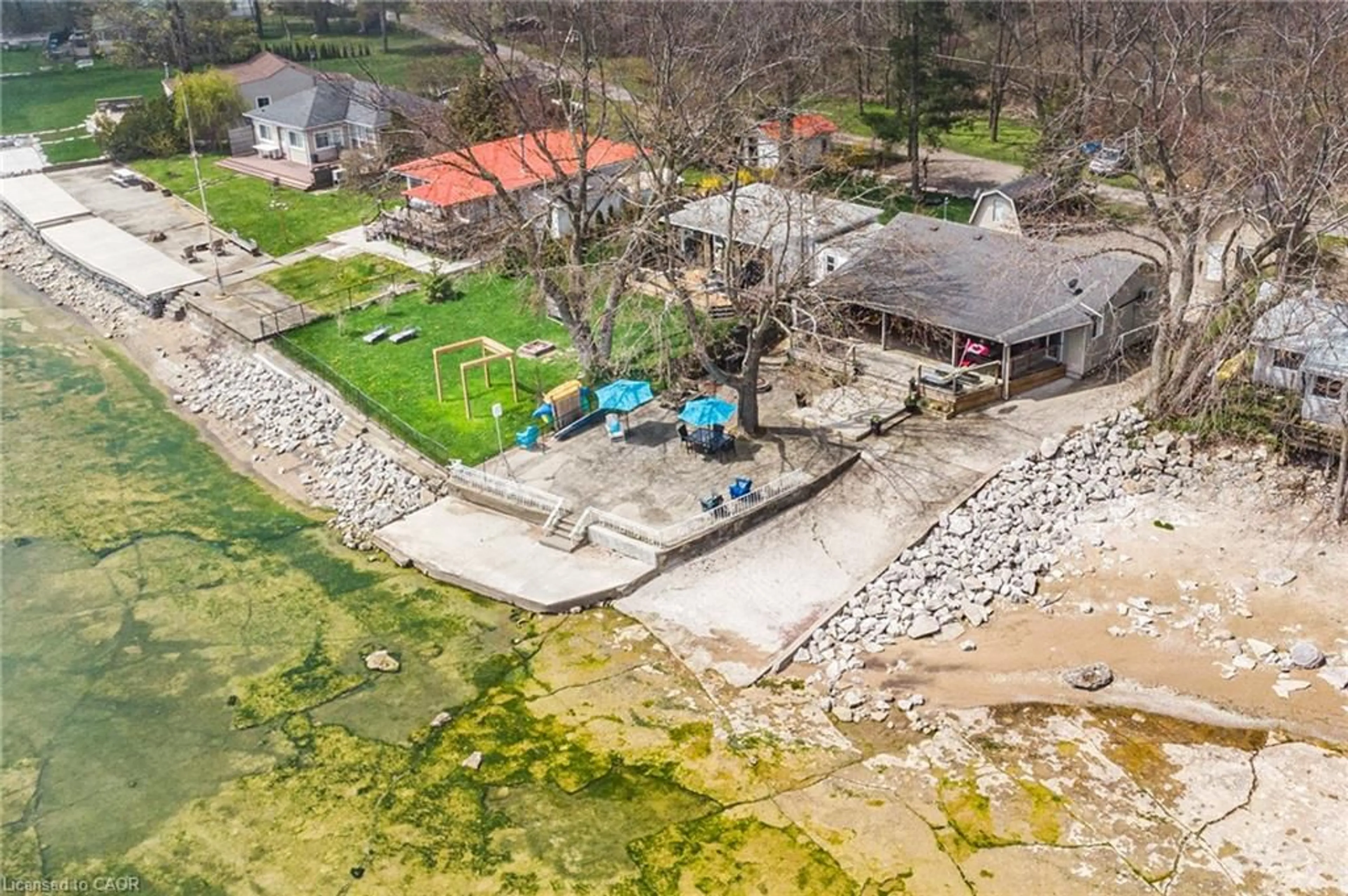 A pic from outside/outdoor area/front of a property/back of a property/a pic from drone, street for 82 Evans Point Lane, Haldimand Ontario N1A 2W8