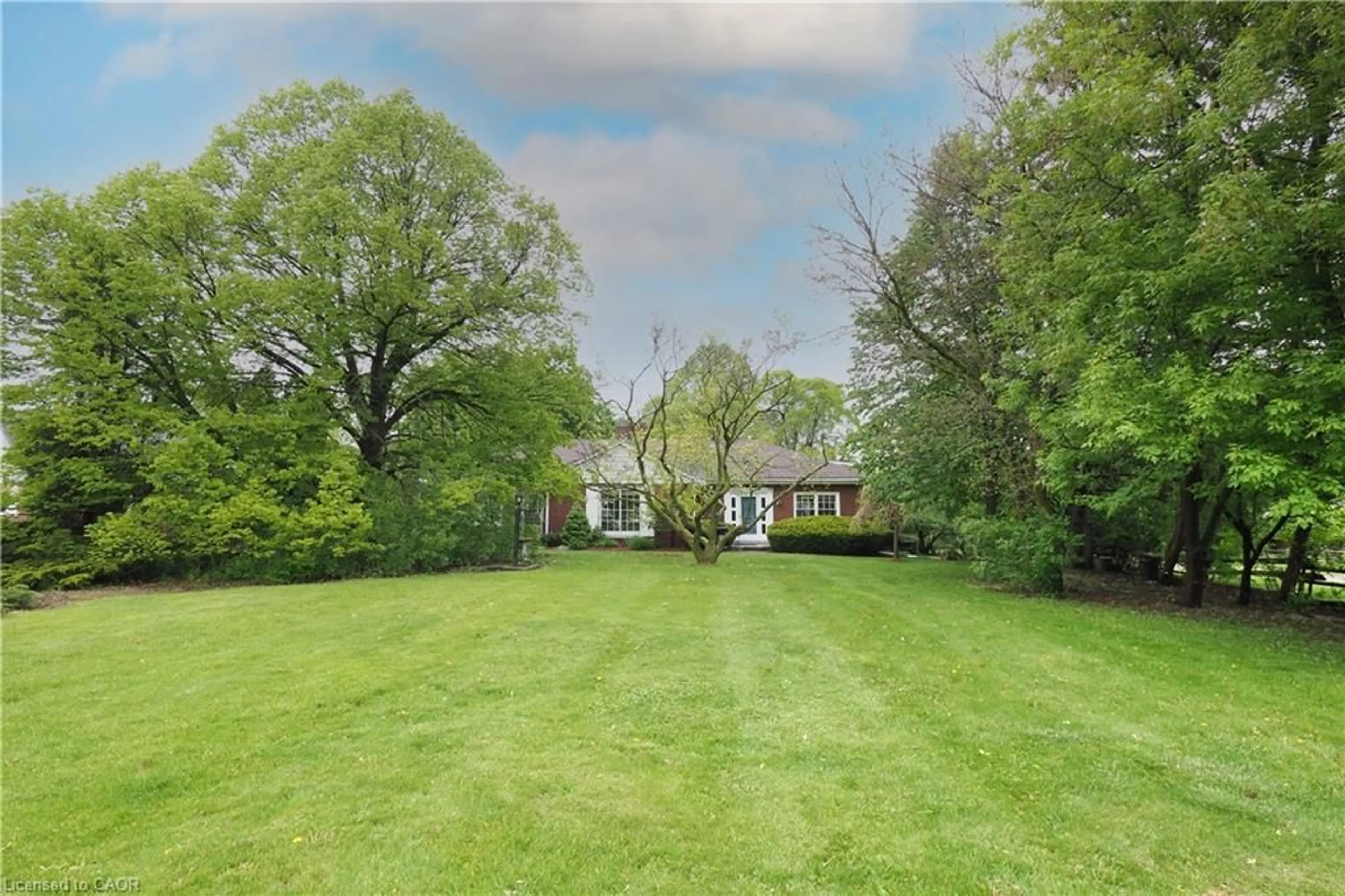 A pic from outside/outdoor area/front of a property/back of a property/a pic from drone, unknown for 2023 Coronation Blvd, Cambridge Ontario N3H 3S1