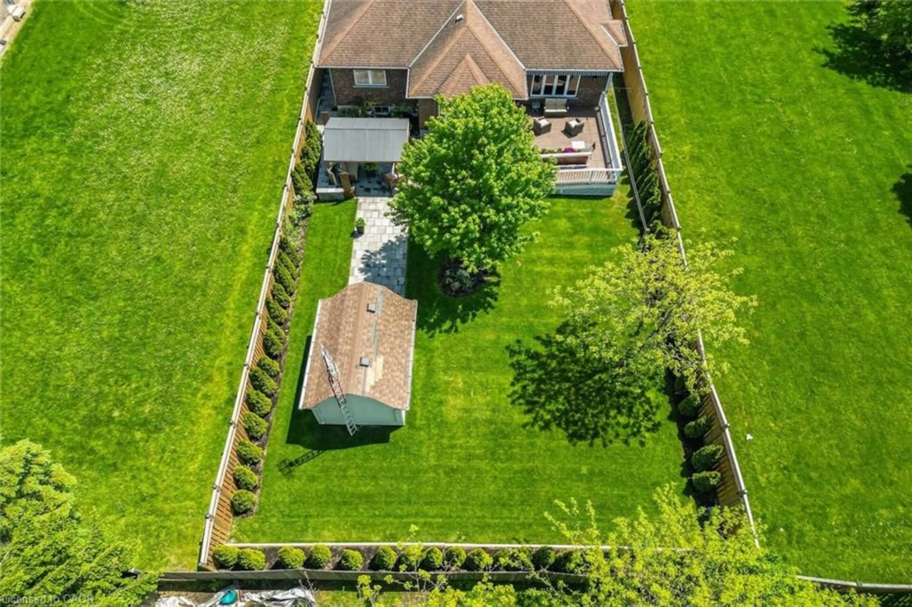 A pic from outside/outdoor area/front of a property/back of a property/a pic from drone, unknown for 353 Station St, Smithville Ontario L0R 2A0