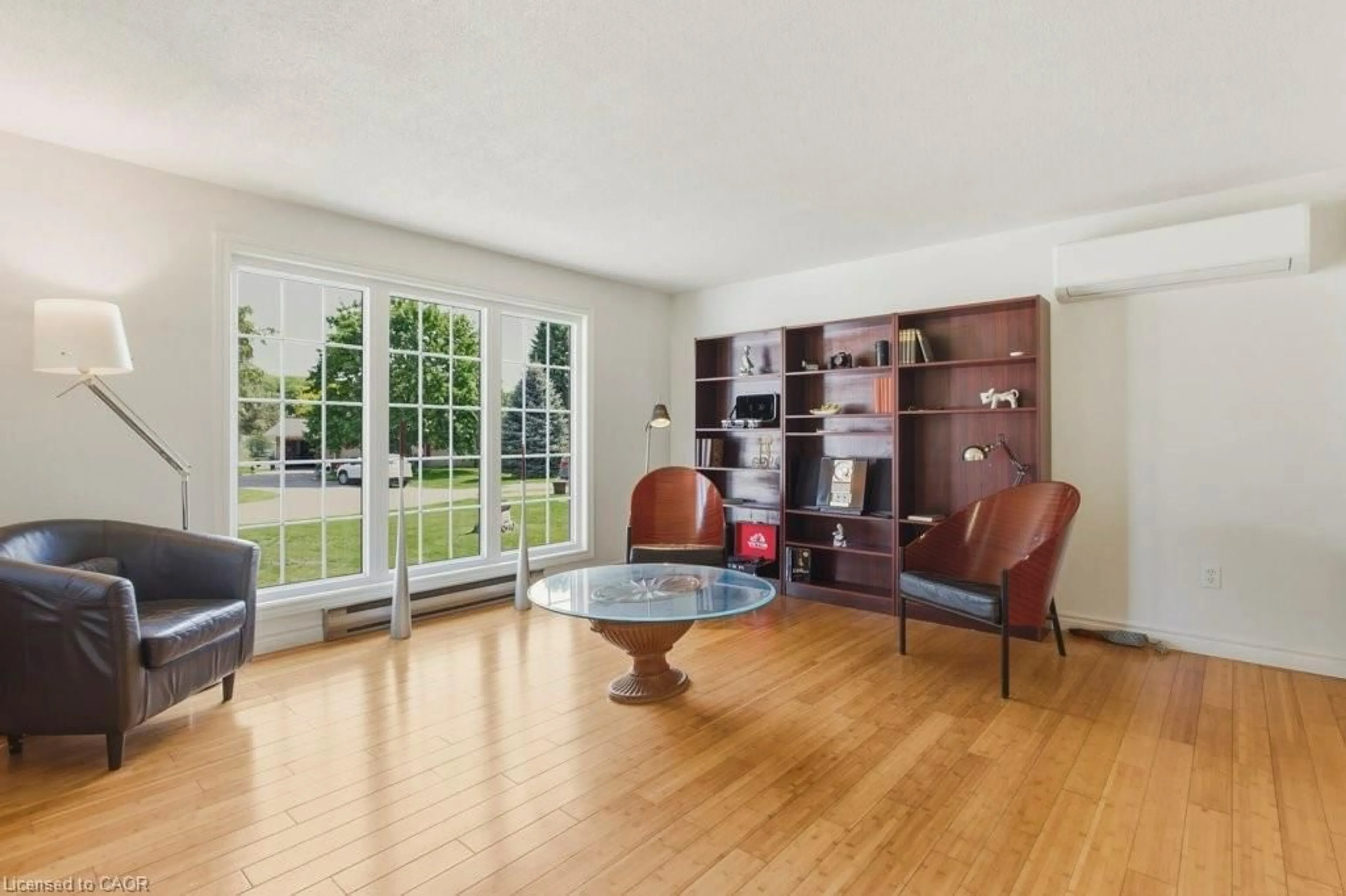 Living room with furniture, unknown for 5 Cedar Crt, New Tecumseth Ontario L0G 1W0