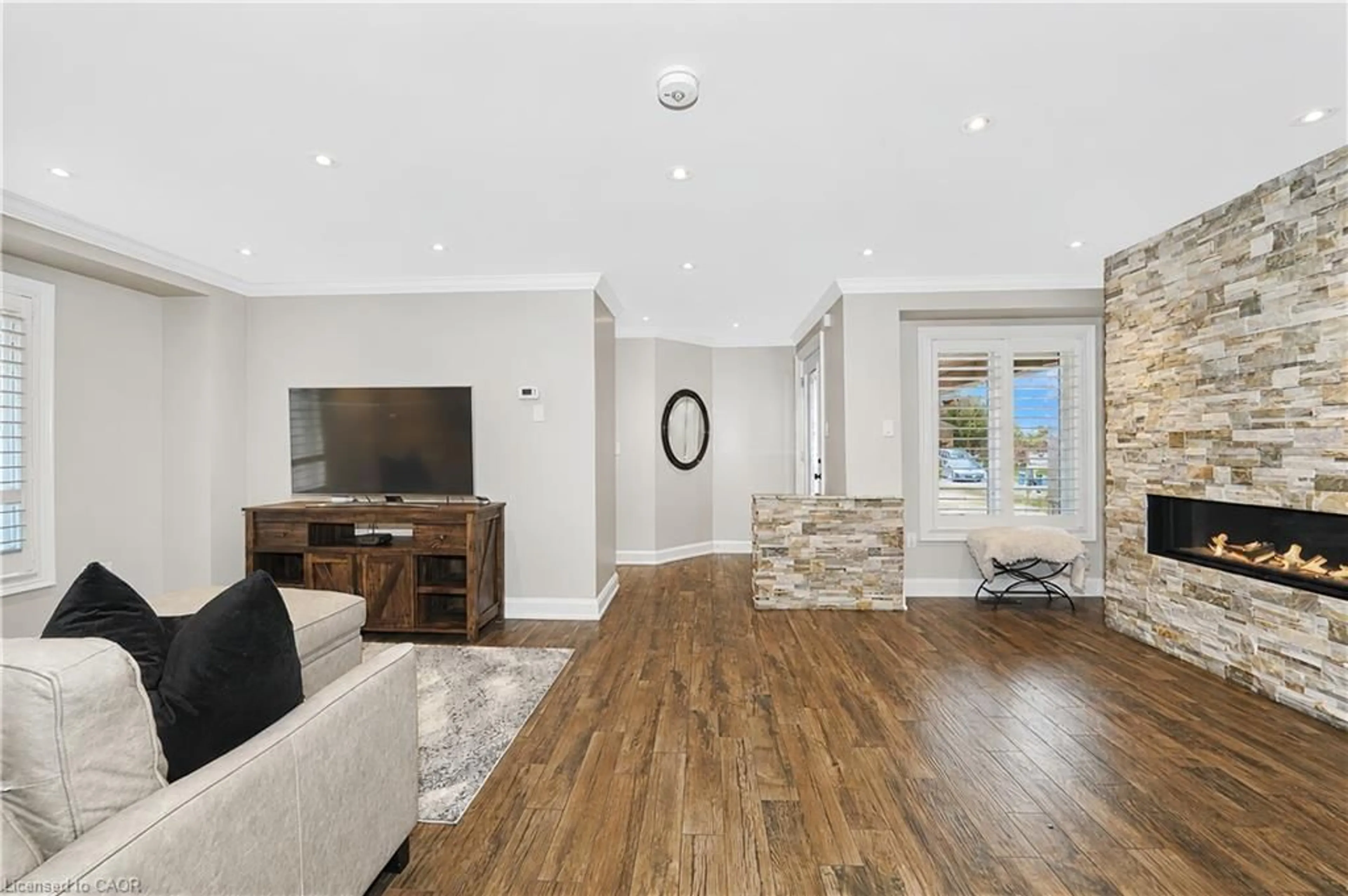 Living room with furniture, unknown for 39 Sylwood Cres, Maple Ontario L6A 2R2
