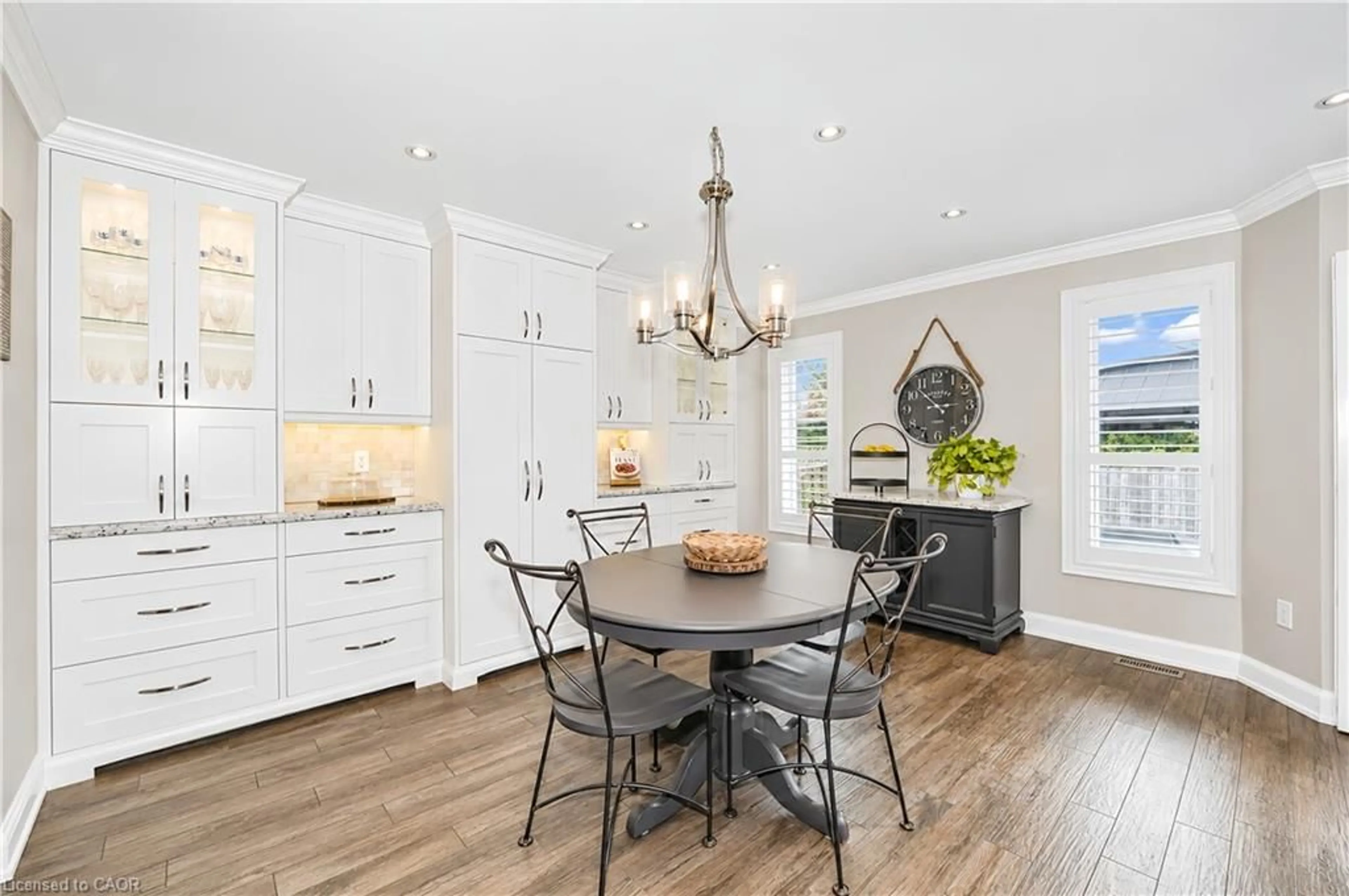 Open concept kitchen, unknown for 39 Sylwood Cres, Maple Ontario L6A 2R2
