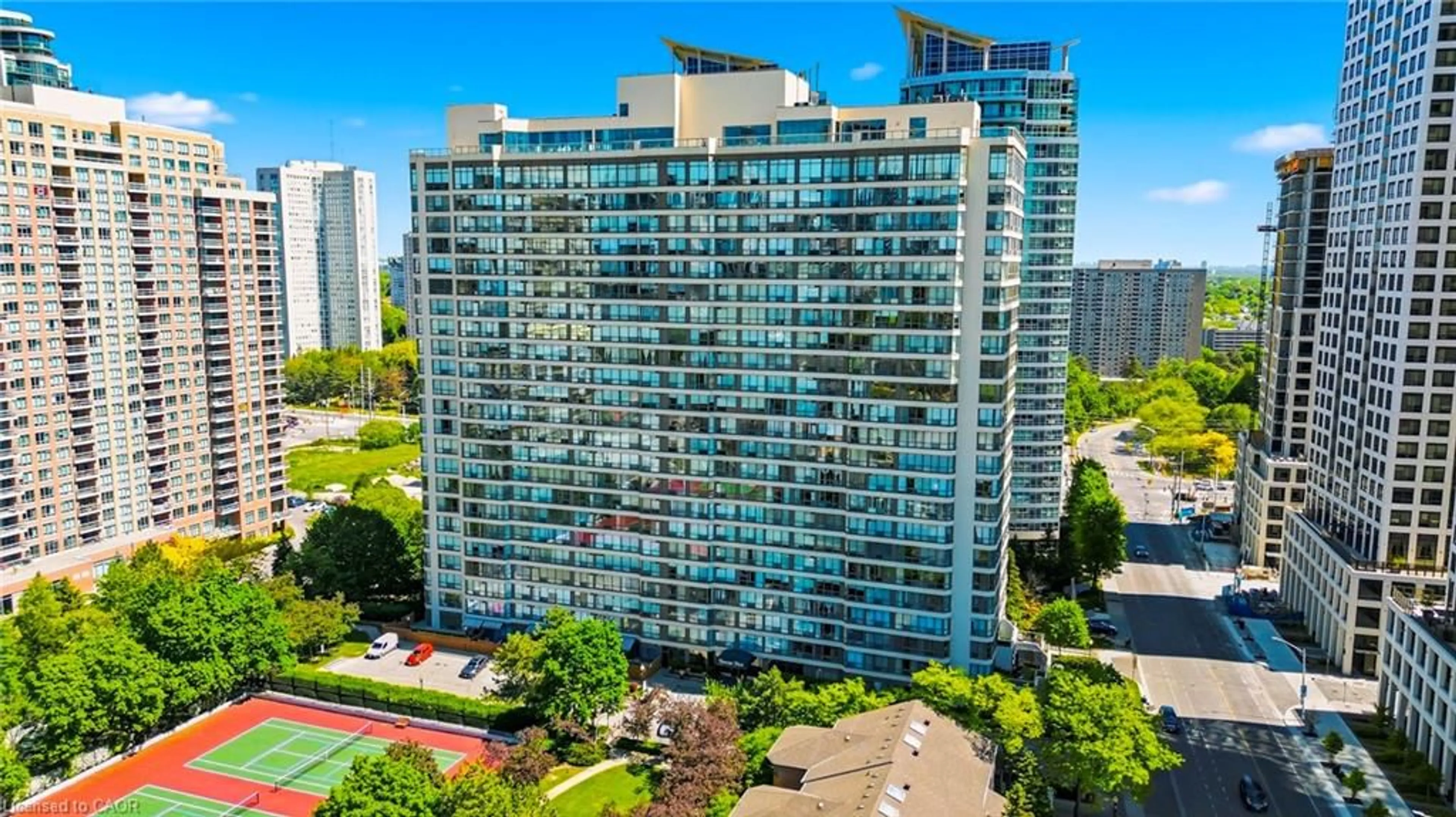A pic from outside/outdoor area/front of a property/back of a property/a pic from drone, city buildings view from balcony for 55 Elm Dr #611, Mississauga Ontario L5B 3Z3