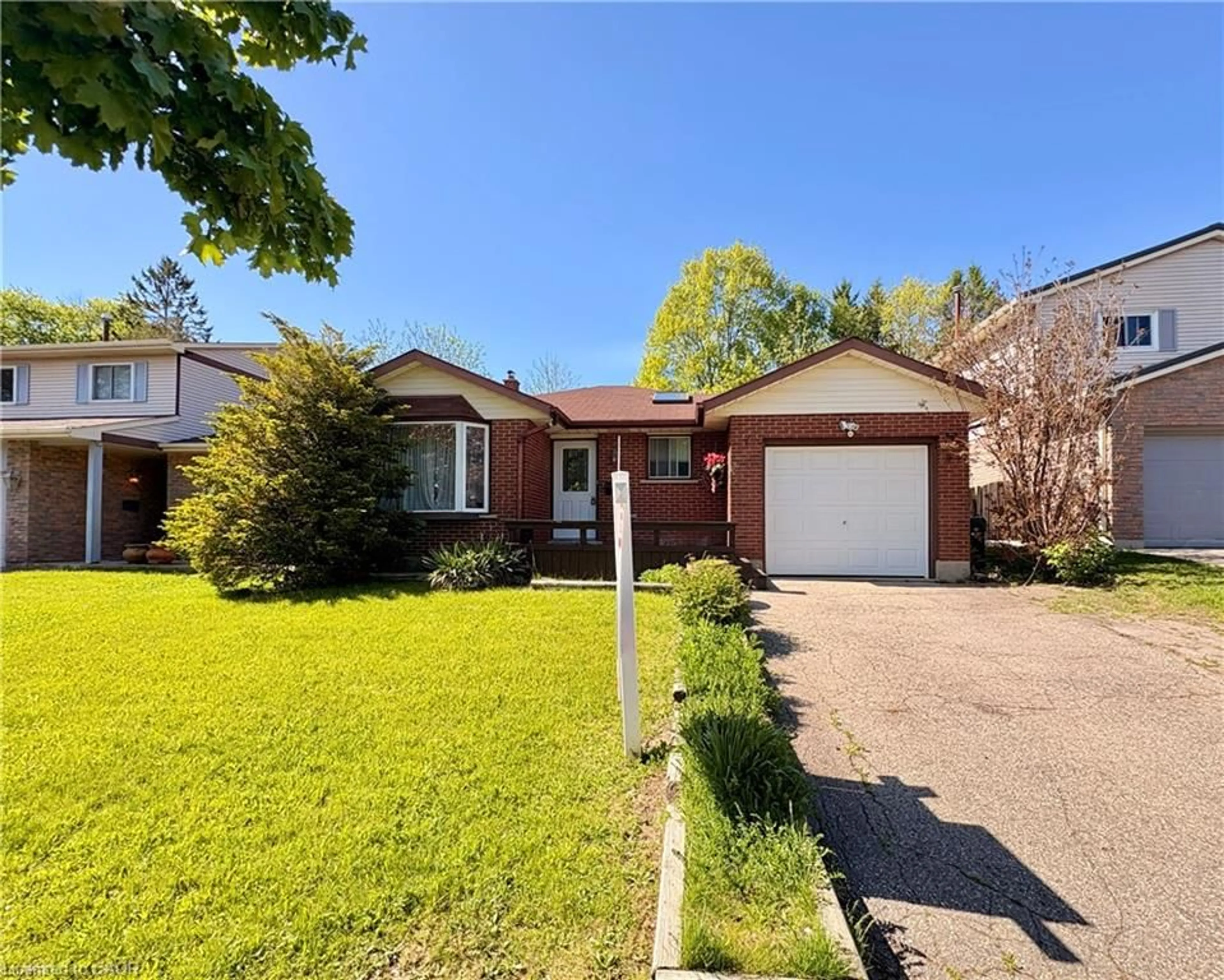 Home with brick exterior material, street for 146 Bechtel Dr, Kitchener Ontario N2P 1S3
