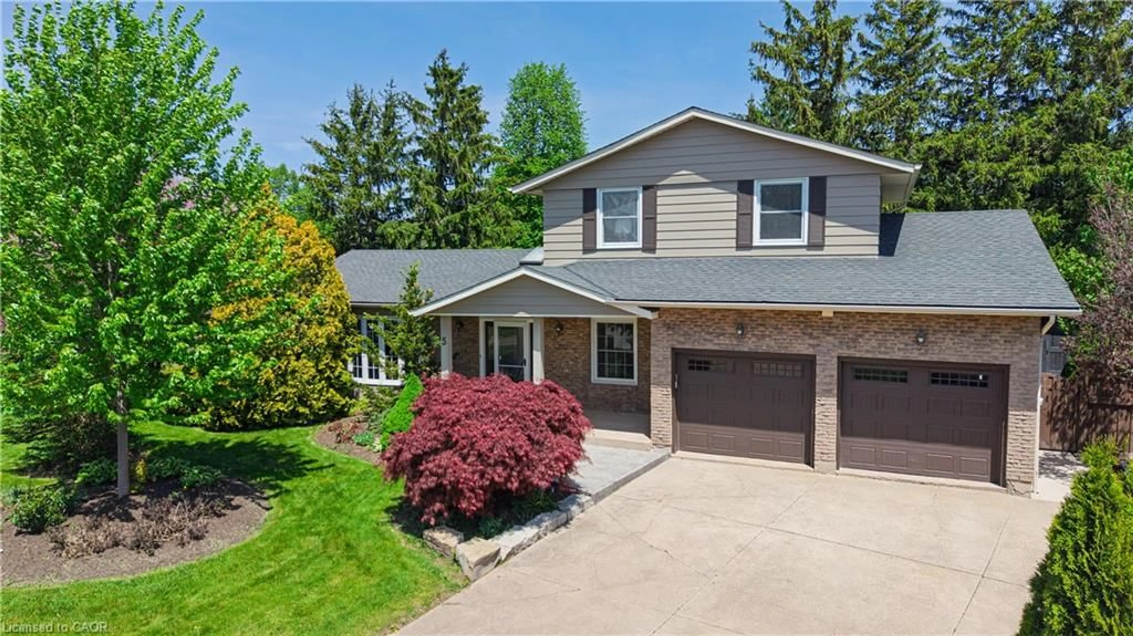 Home with vinyl exterior material, street for 5 Tottenham Crt, Niagara-on-the-Lake Ontario L0J 1S0