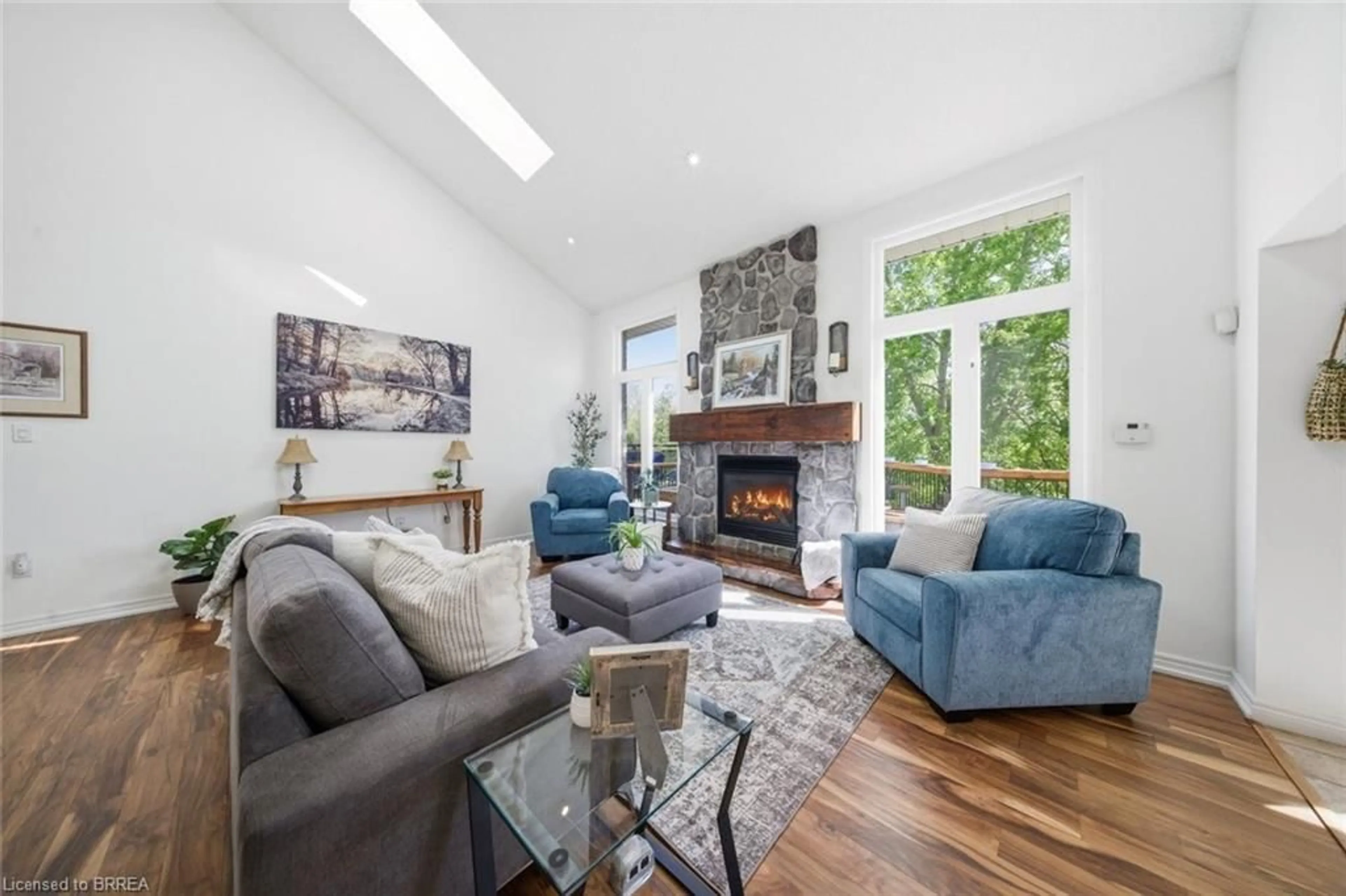 Living room with furniture, unknown for 18 Bricker Crt, Brantford Ontario N3T 6R7