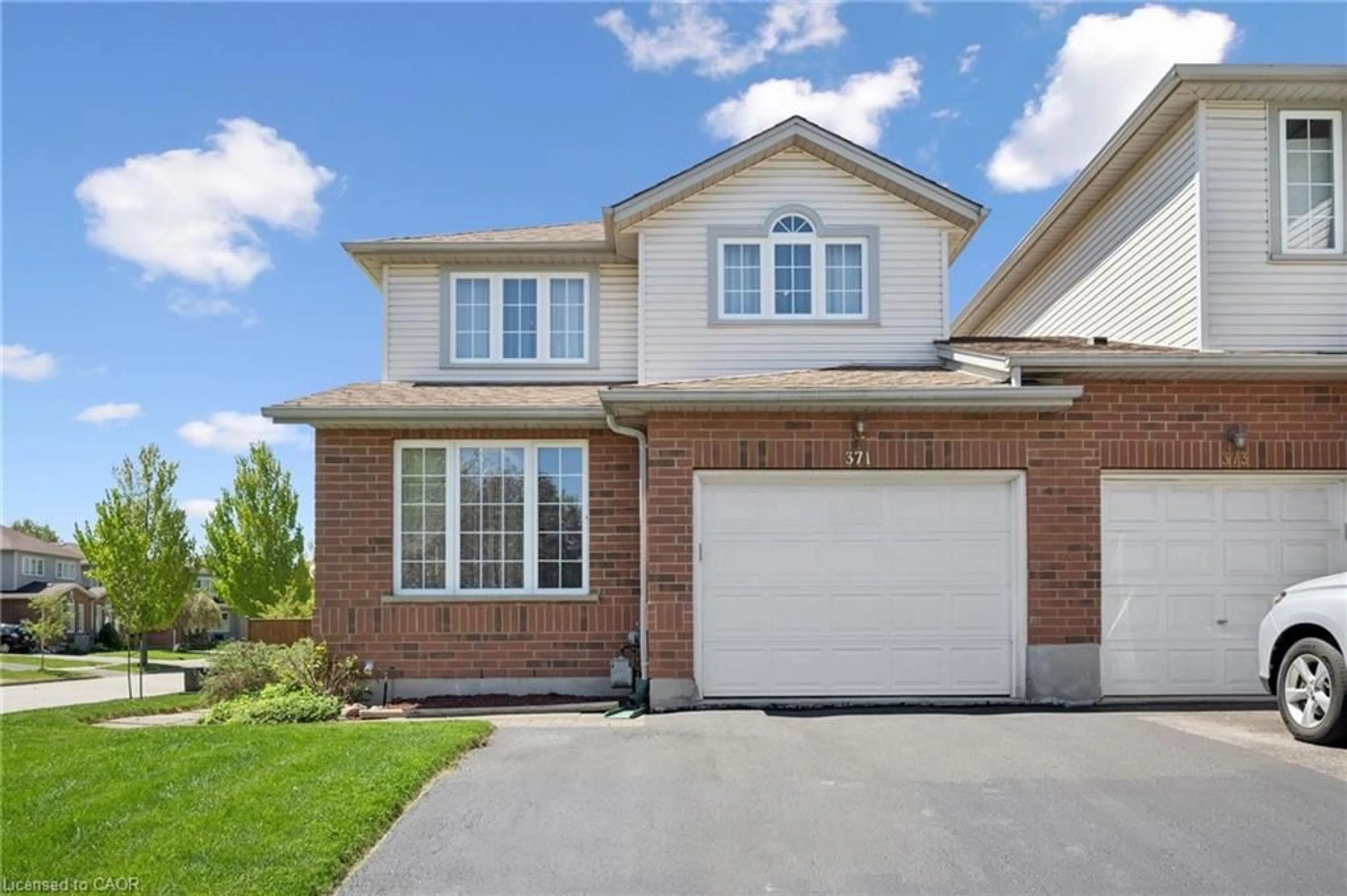 Home with brick exterior material, street for 371 University Downs Cres, Waterloo Ontario N2K 4B1