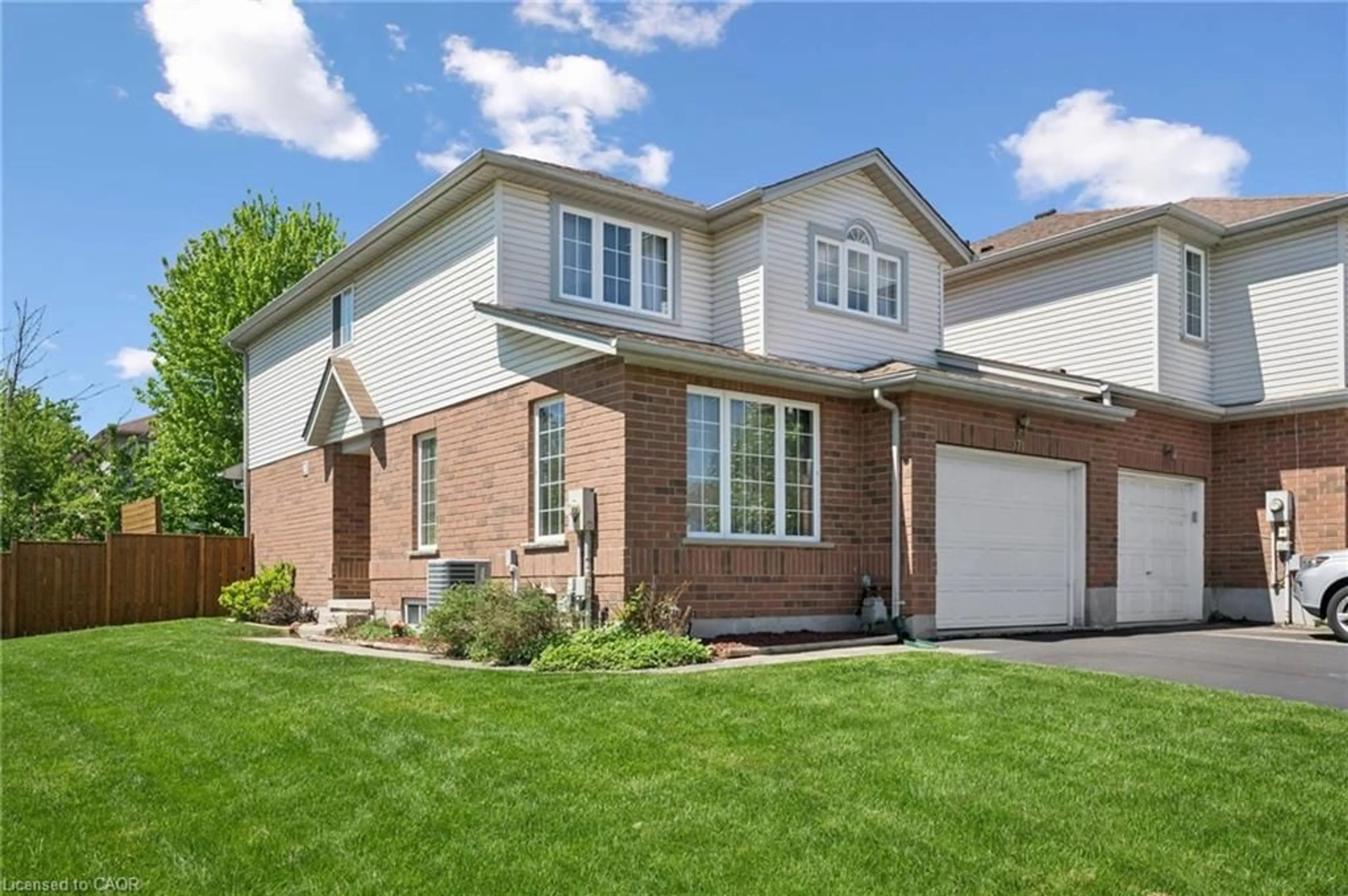 Home with brick exterior material, street for 371 University Downs Cres, Waterloo Ontario N2K 4B1