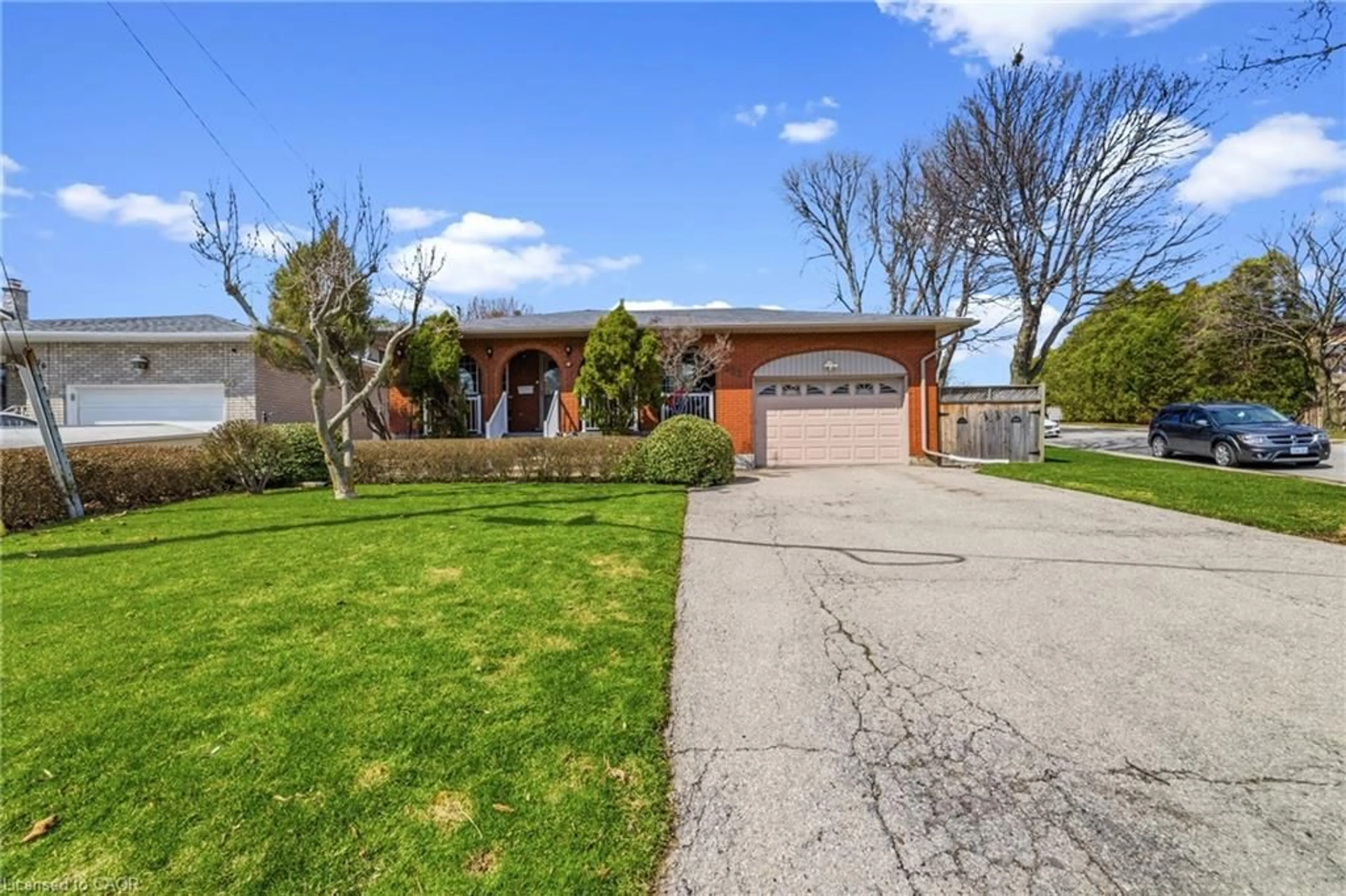 A pic from outside/outdoor area/front of a property/back of a property/a pic from drone, street for 122 Greencedar Dr, Hamilton Ontario L9C 6W6