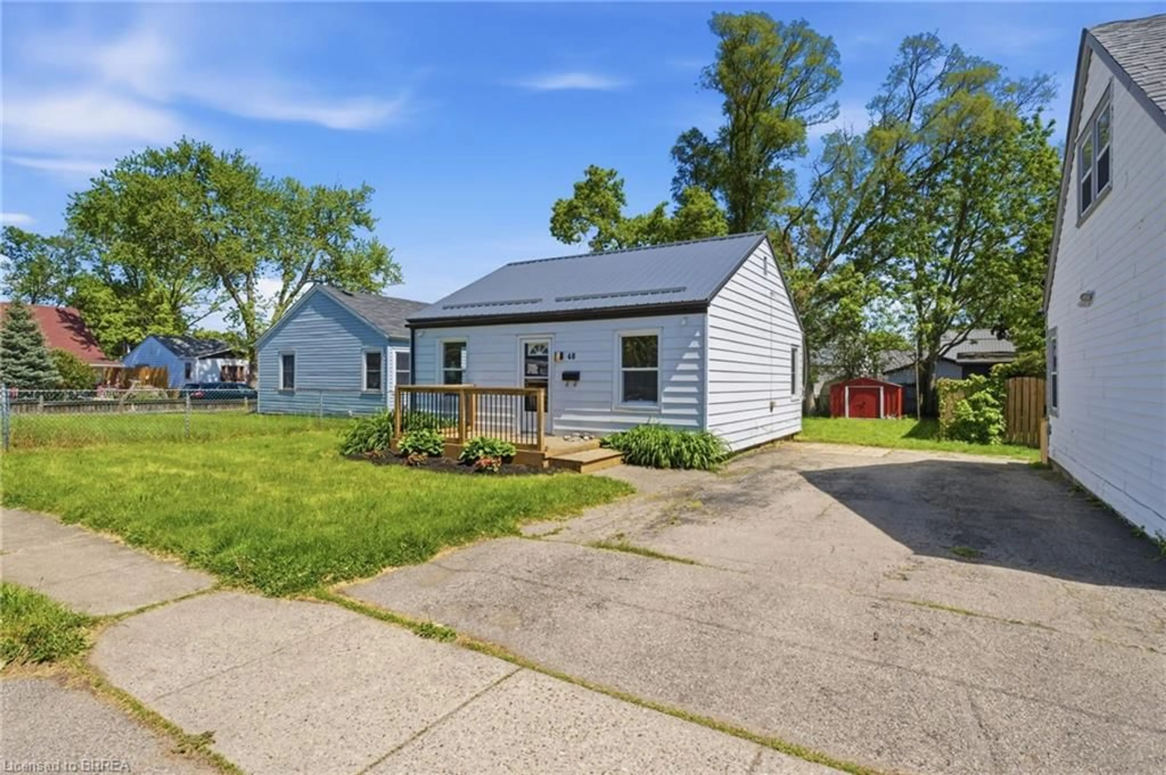 A pic from outside/outdoor area/front of a property/back of a property/a pic from drone, street for 48 Seventh Ave, Brantford Ontario N3S 1B4